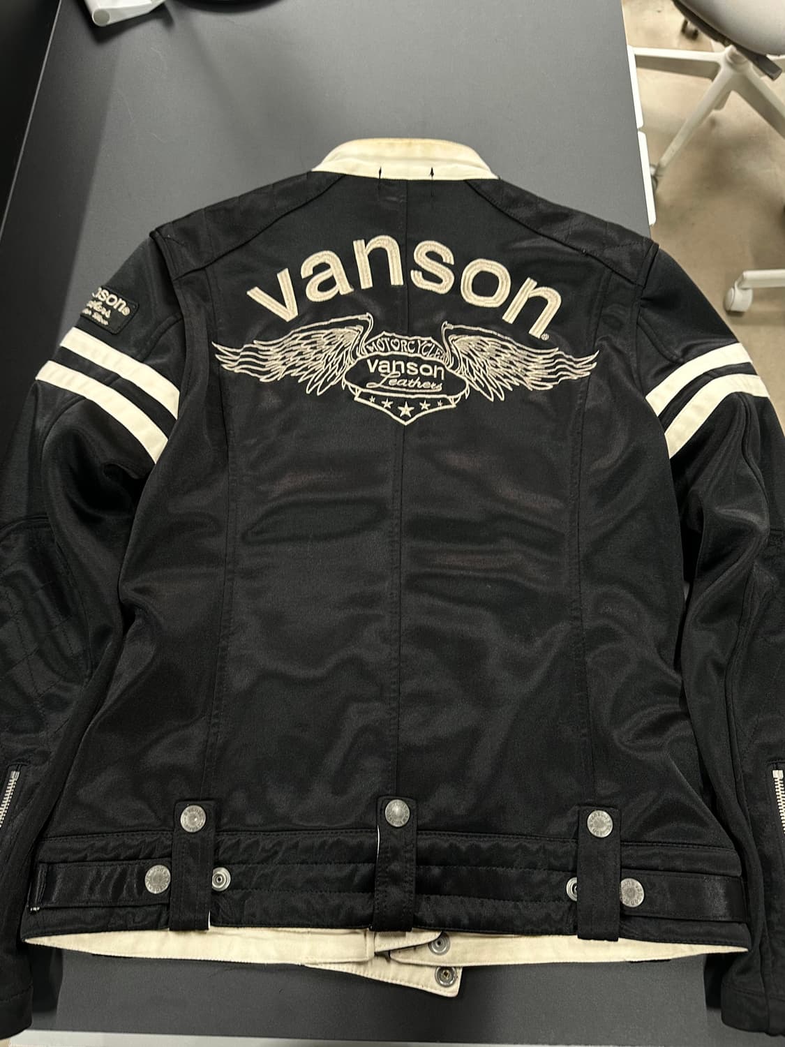 벤슨 윙자수 넥버클 투웨이 라이더자켓 상품이미지7