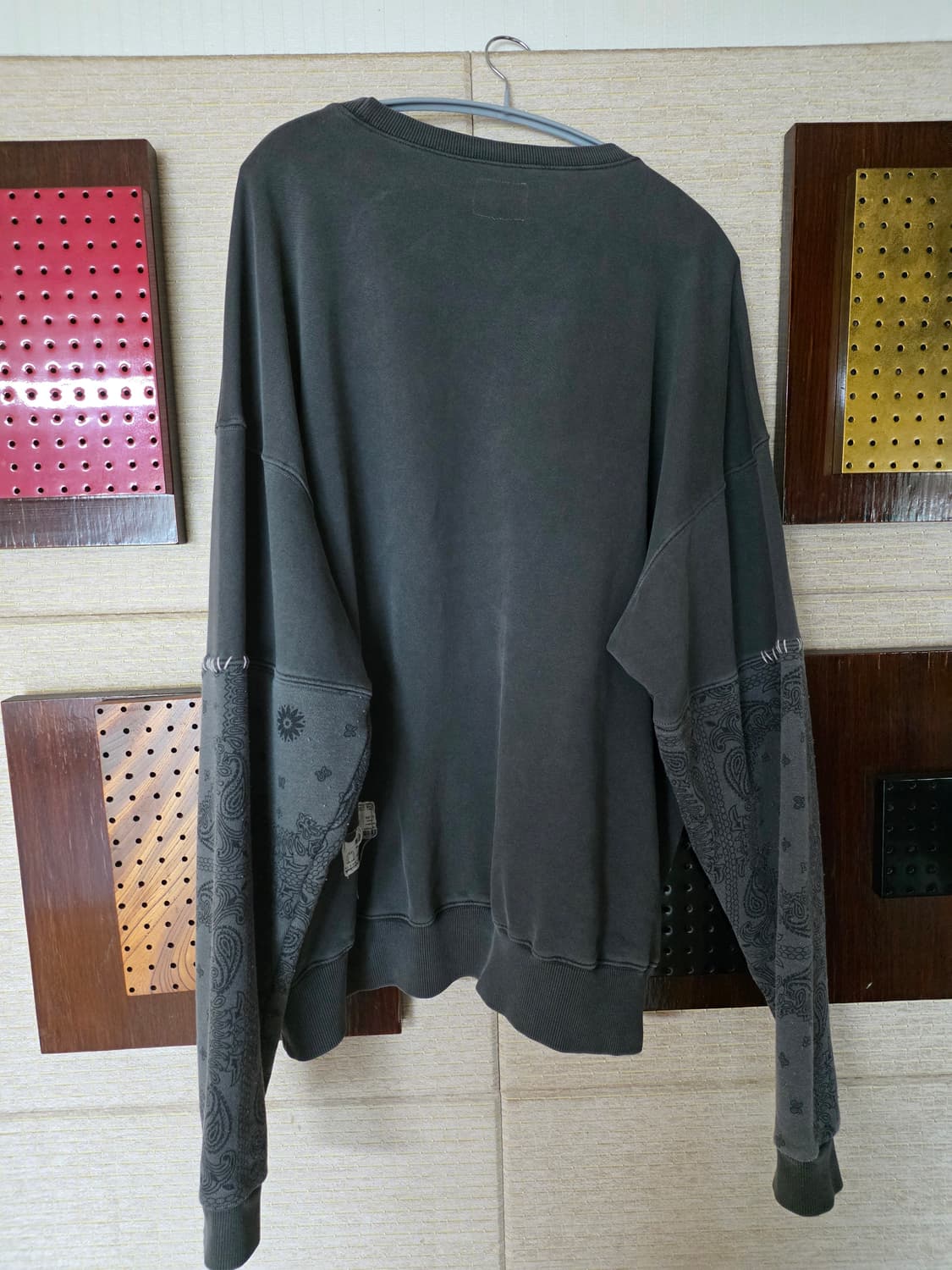 투스페이스 피그먼트다잉 맨투맨 차콜 상품이미지3