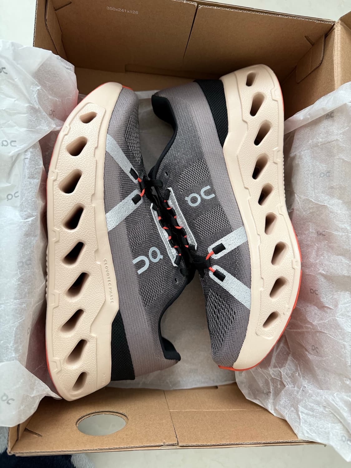 새제품) 온러닝 클라우드 이클립스 페이드 샌드 265 상품이미지3