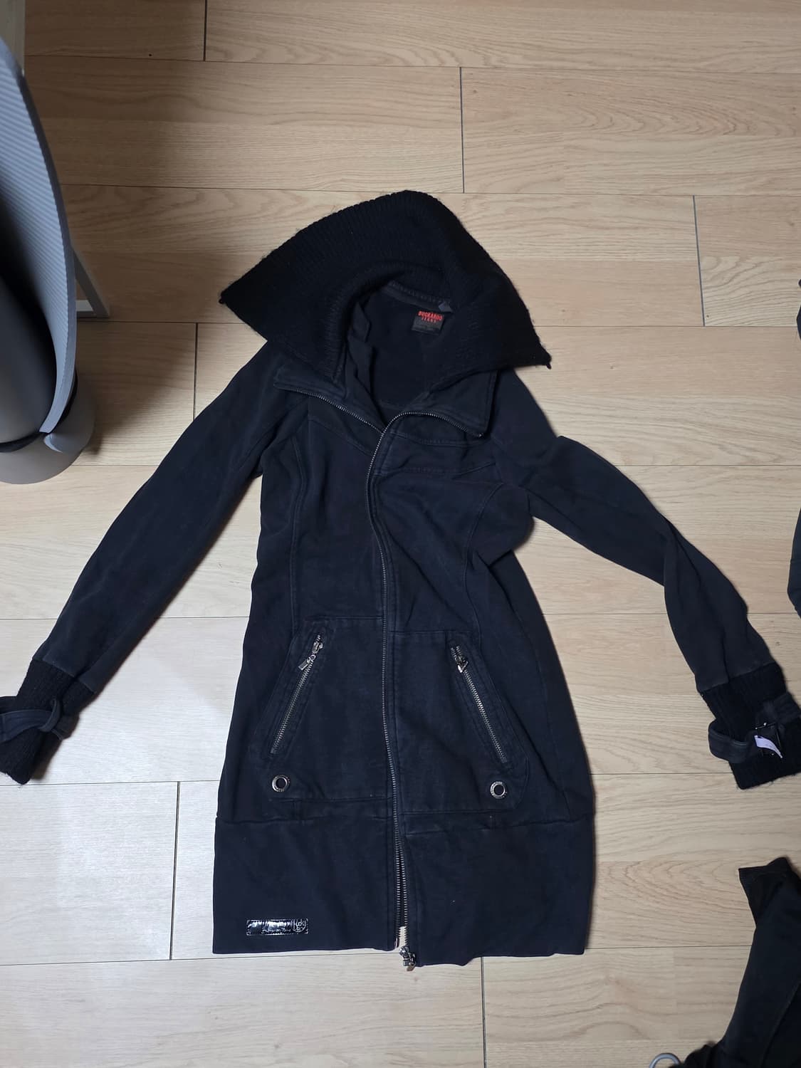 버커루 하이넥 니트 블랙 집업 상품이미지1