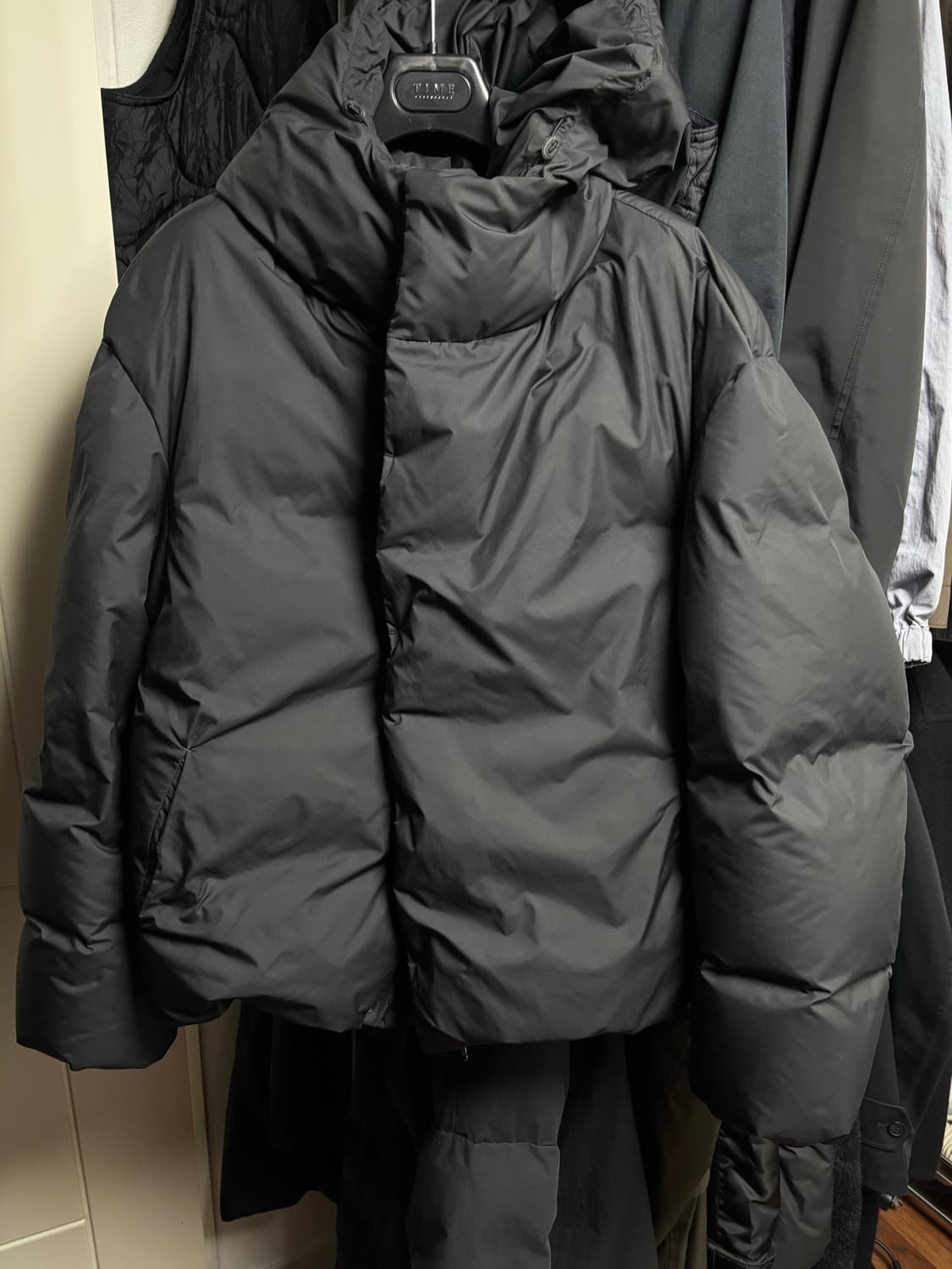 (M) 아모멘토 베딩 쇼트 다운 푸퍼 패딩 블랙 상품이미지1