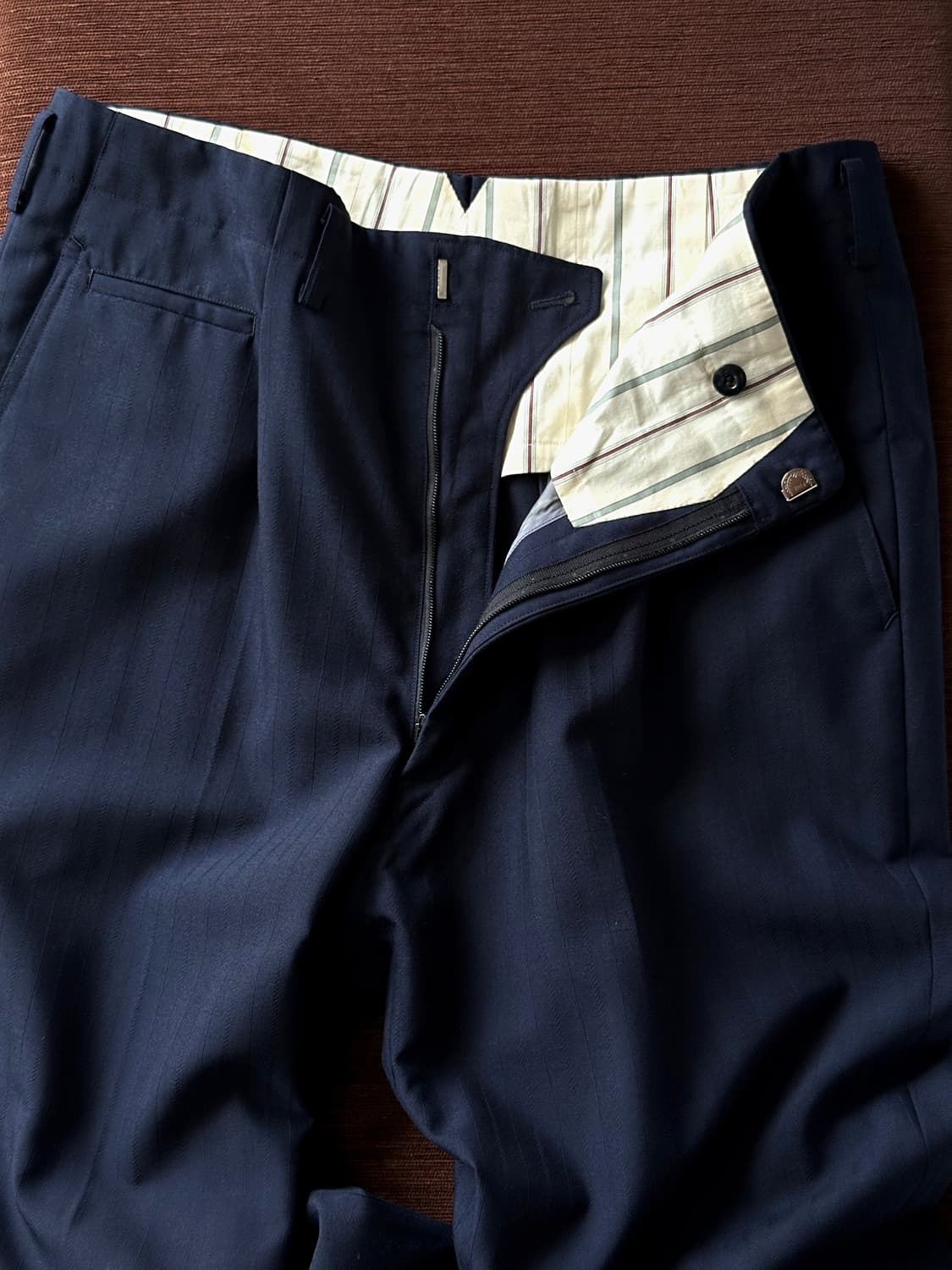 Design stripe 1 pleats wide trouser 상품이미지1