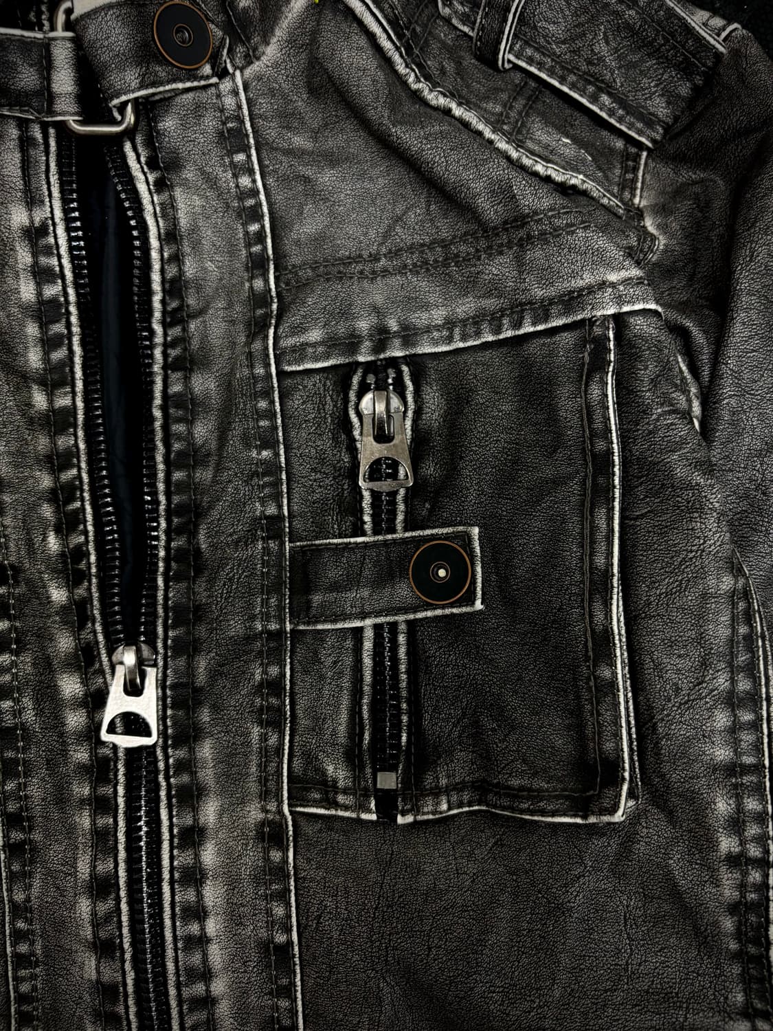 “Vintage” 00’s Rare Design Metal Coated  상품이미지3