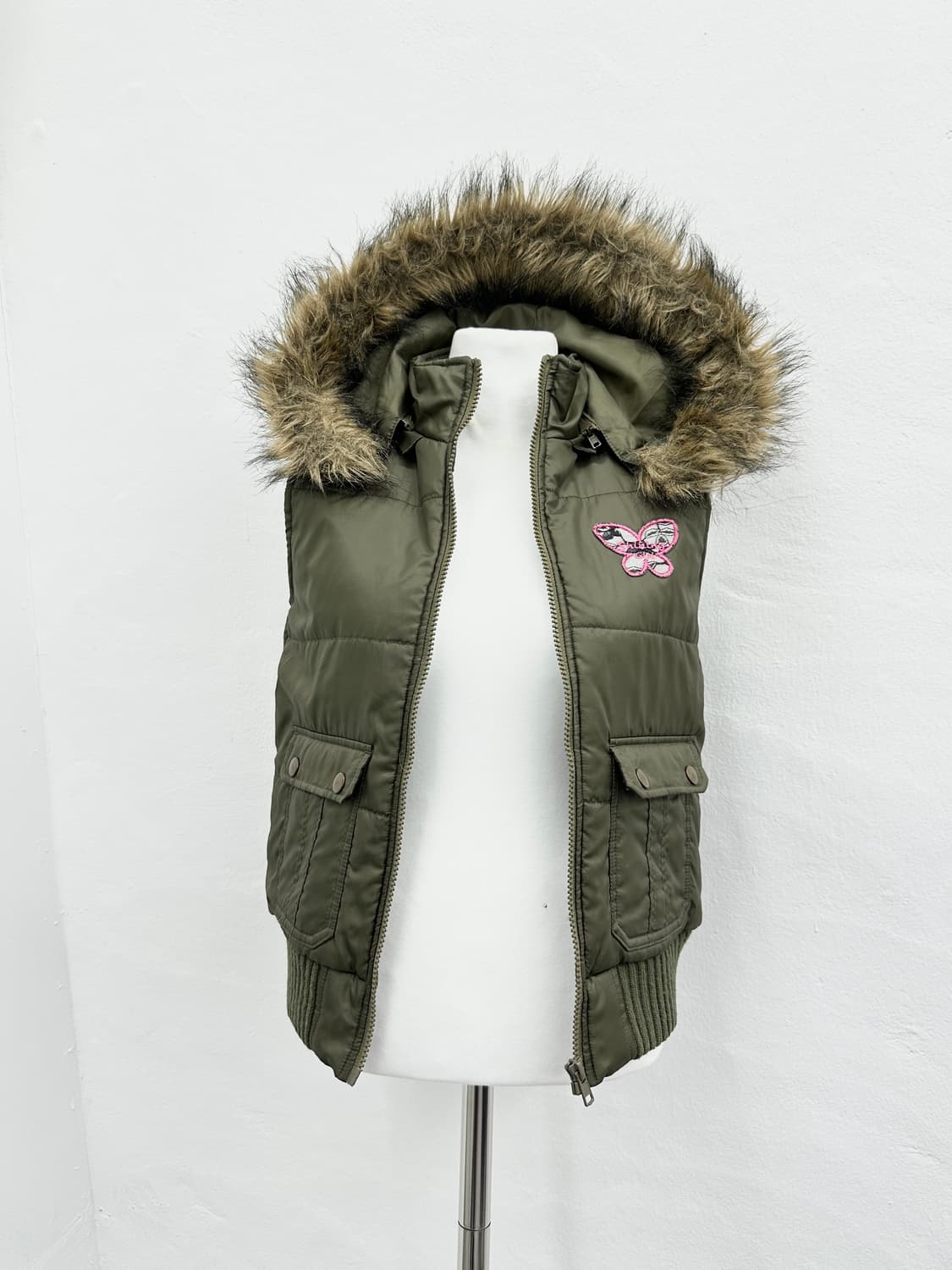 Butterfly patch fur vest 상품이미지6