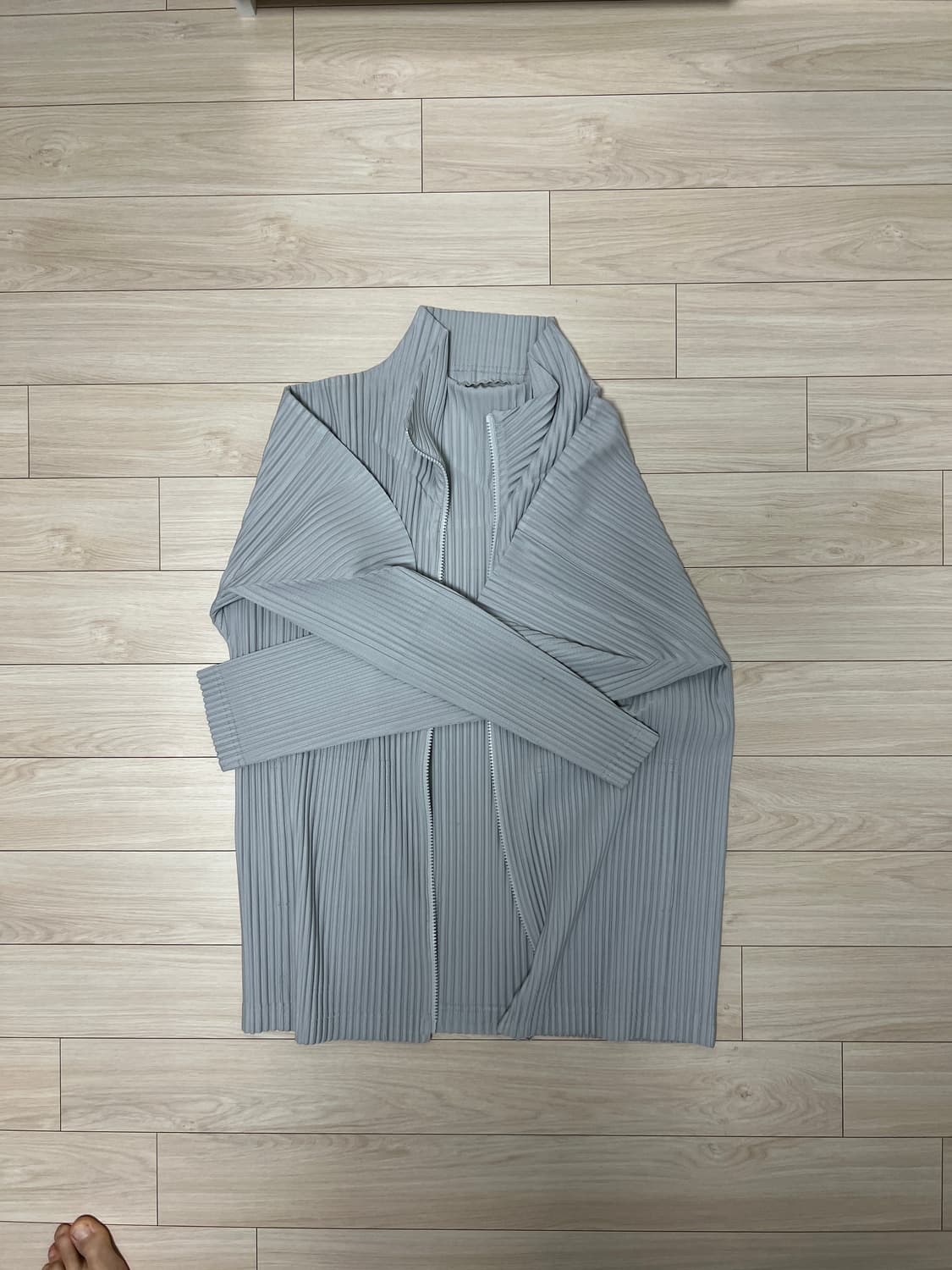 옴므플리세 집업 상품이미지1