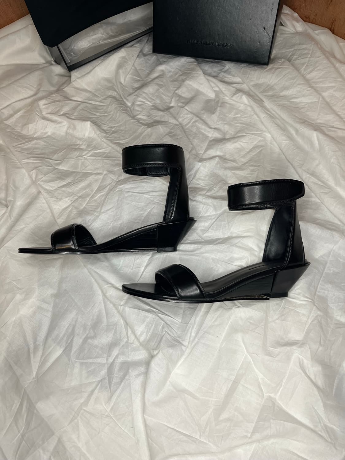 알렉산더왕 블랙 레더 앵클 커프 웨지 샌들 상품이미지4