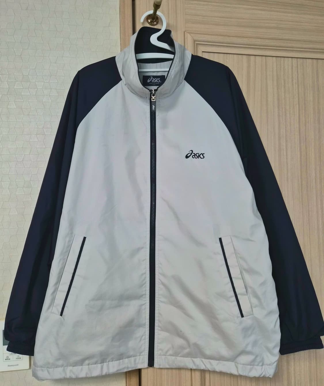 아식스 네이비X그레이 올드스쿨 바람막이 상품이미지1