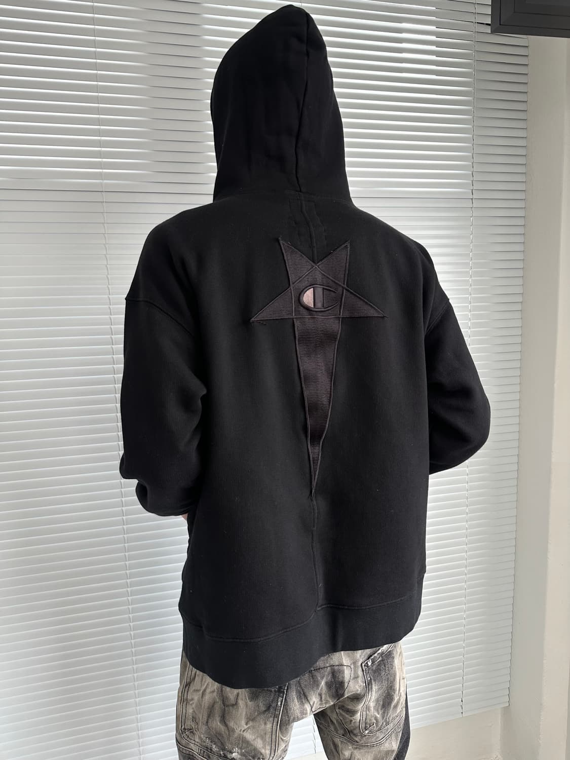 릭오웬스 x 챔피온 펜타그램 블랙 후드티 상품이미지1