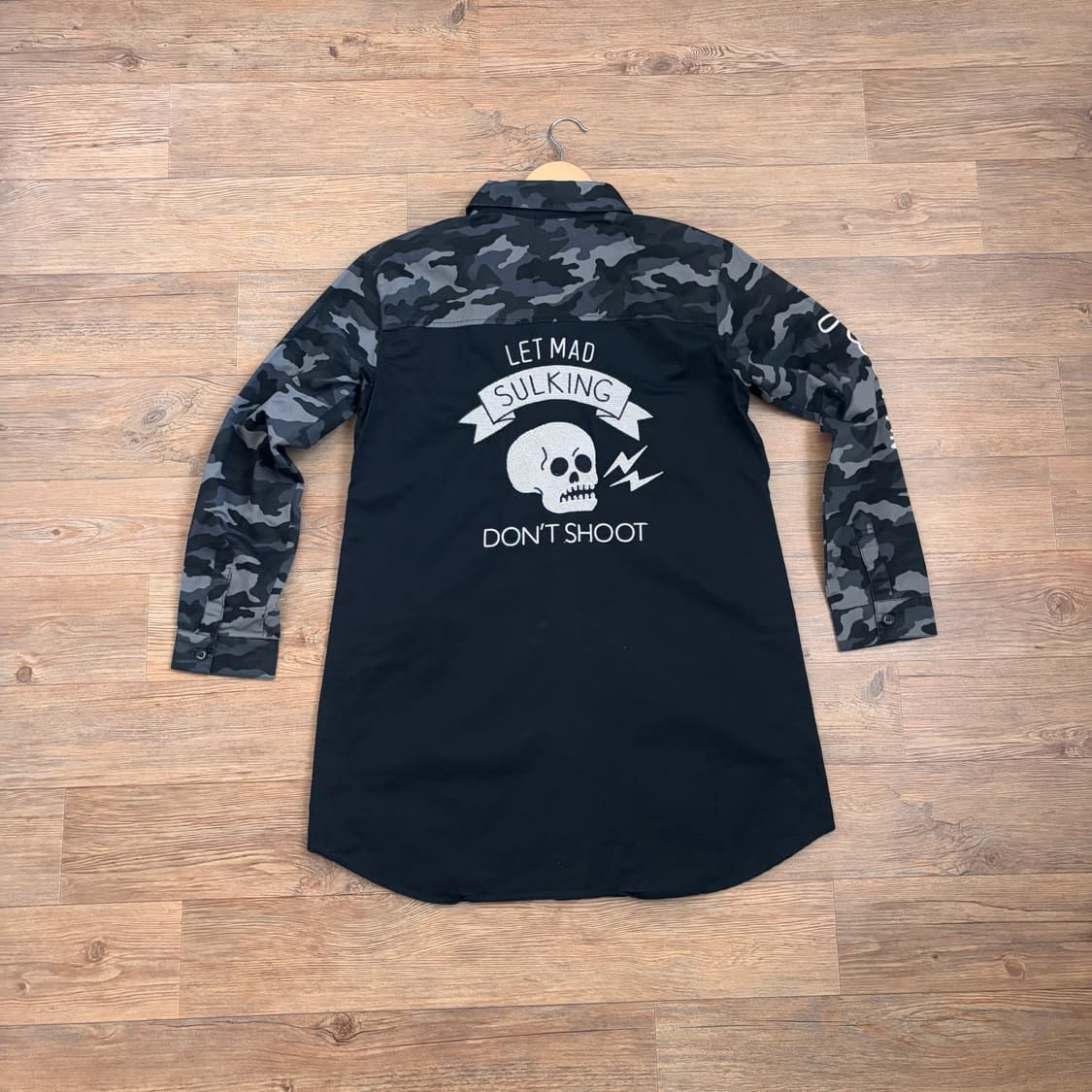 새제품 일본 스트릿 브랜드 카모 블랙 셔츠 2 사이즈 캔디스트리퍼 상품이미지1