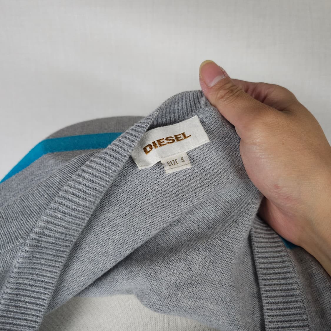 디젤 V넥니트가디건 남자95사이즈  상품이미지3