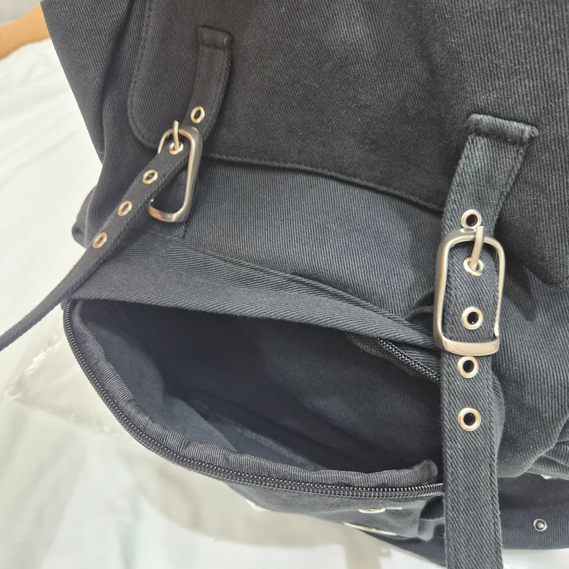 (새상품) 여밈 로우 레이아웃 백팩 (블랙) 상품이미지9