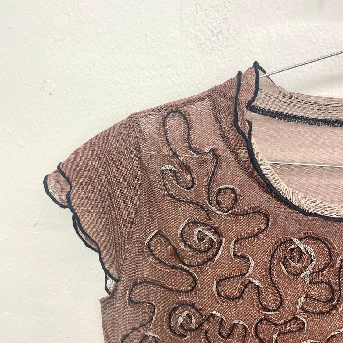 Brown sheer appliqué top 상품이미지5