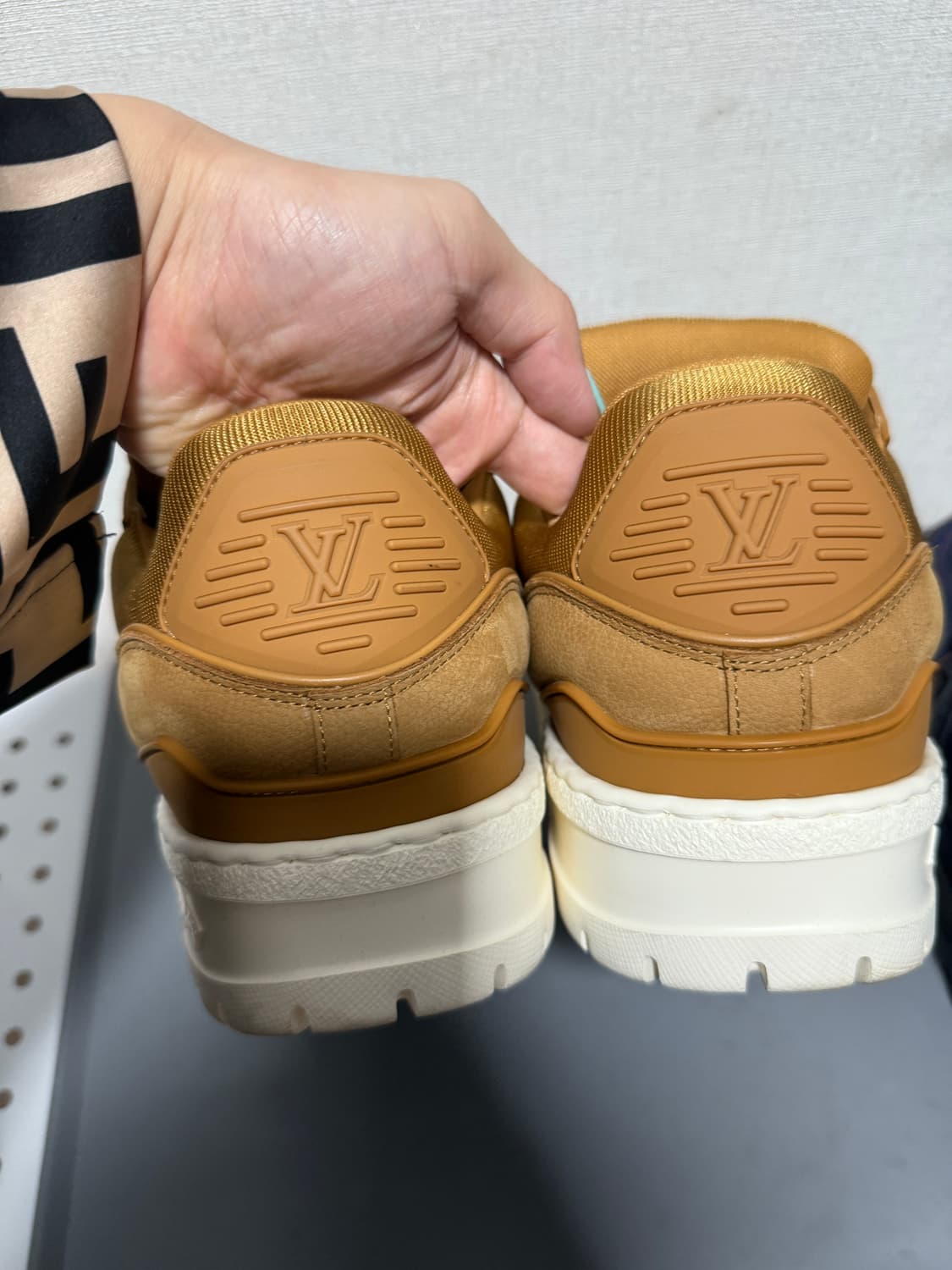 루이비통 맥시 브라운 스니커즈 7.5사이즈 상품이미지4