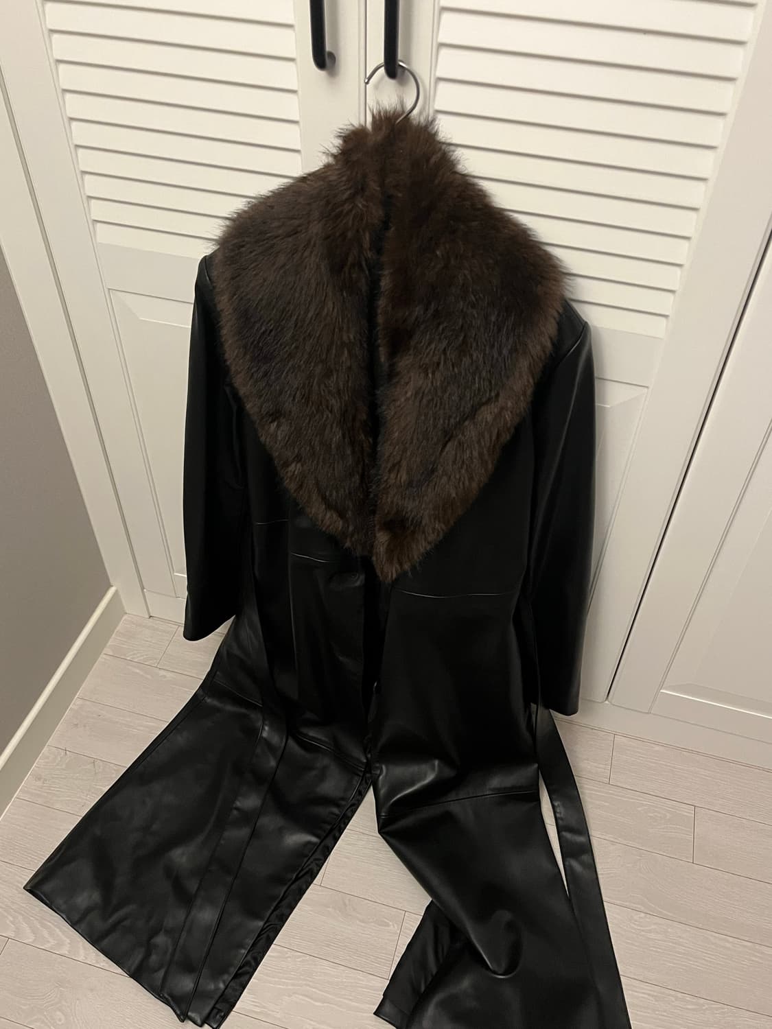 자라 퍼 디테일 롱 레더 자켓 상품이미지7