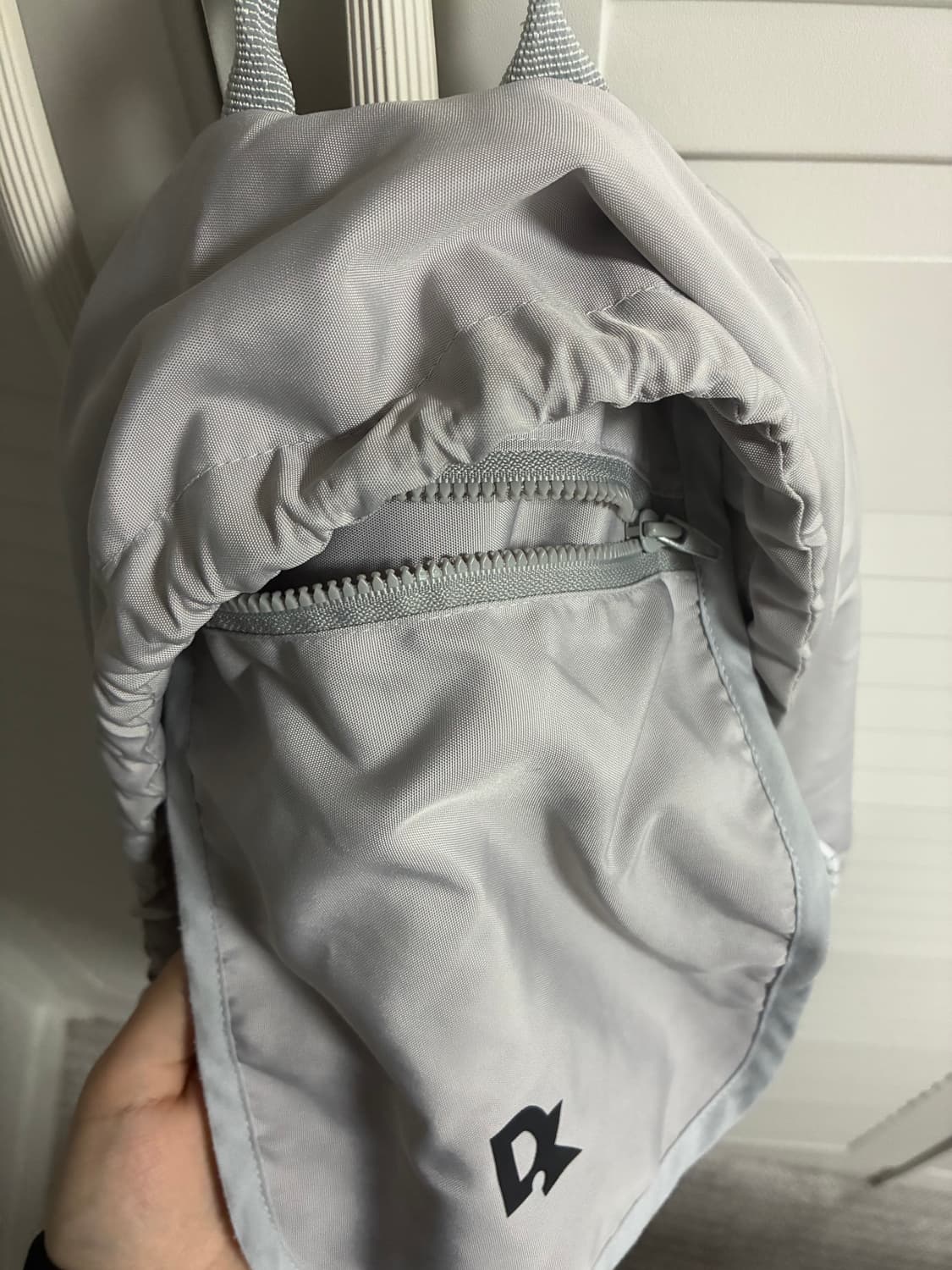 디퍼런트이즈오케이 트래킹 슬링백 가방 화이트 상품이미지5