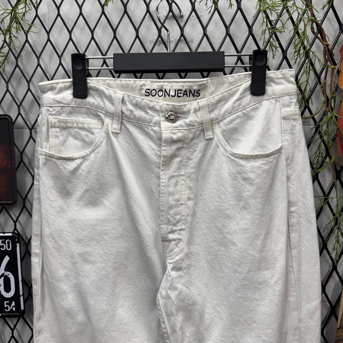 순진 칸디아니 데님 팬츠 전면 달팽이 버튼 포인트 화이트청 상품이미지3