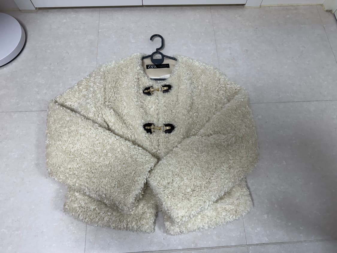자라 셜링 카라비너 토글 양털 자켓 Faux Shearling Carab 상품이미지6