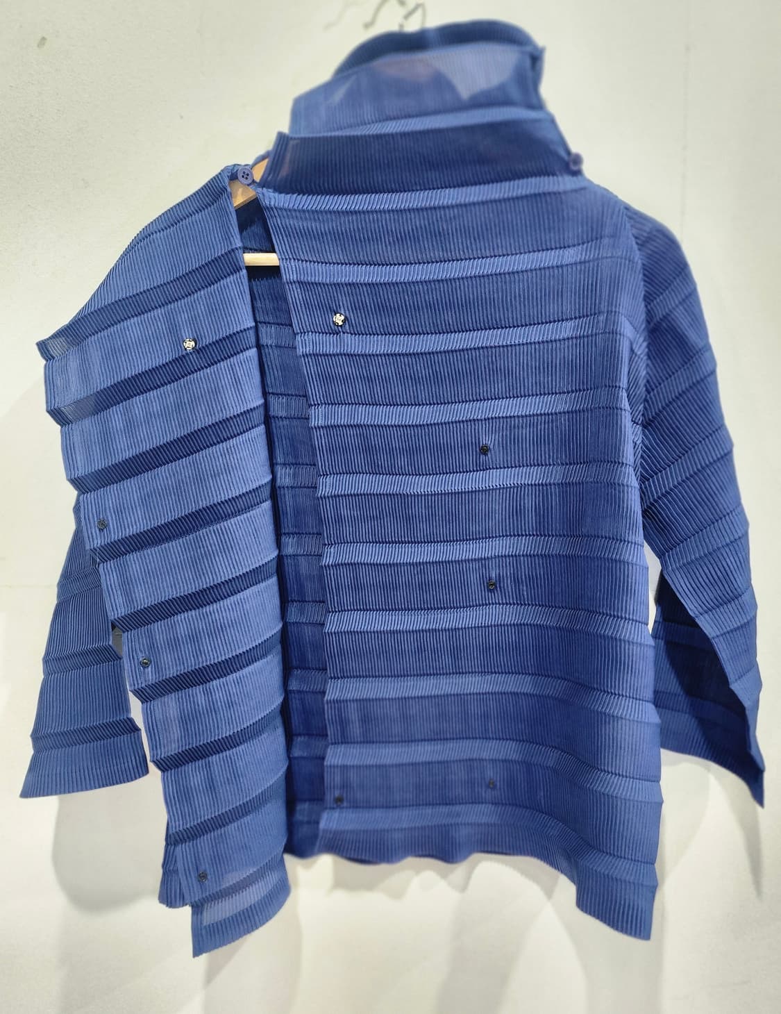 이세이 미야케 플리츠 블루 자켓 2 매장판 상품이미지3