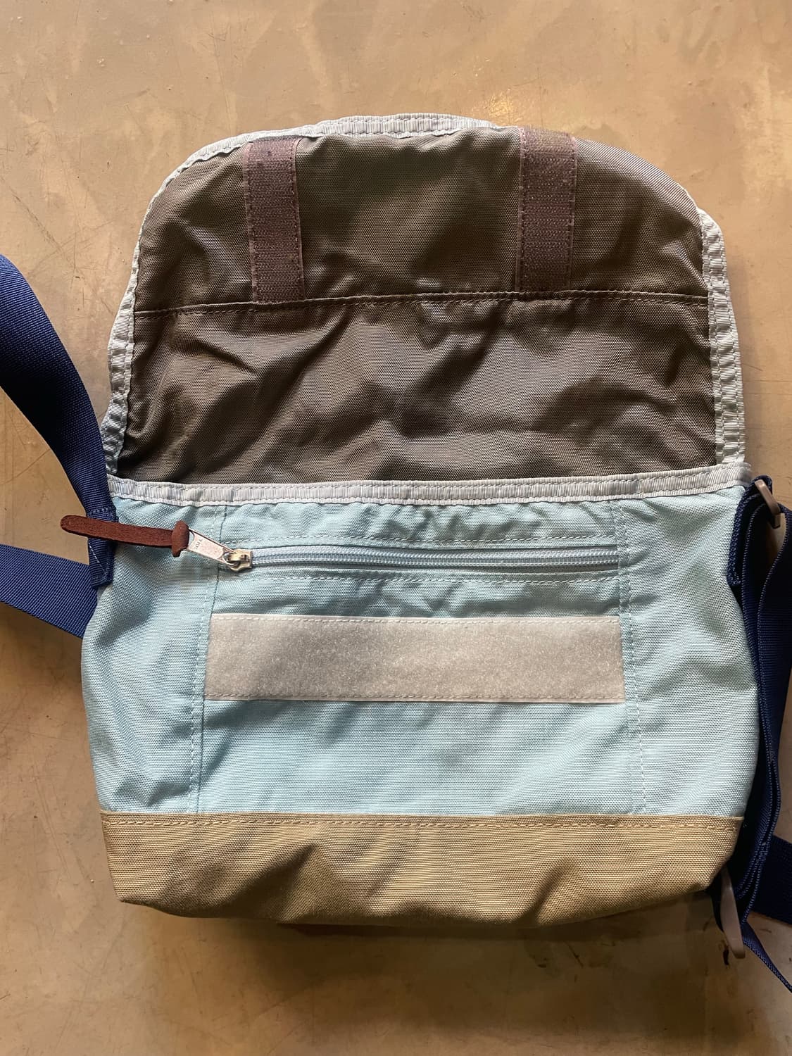 구형 그레고리 크로스백  상품이미지6