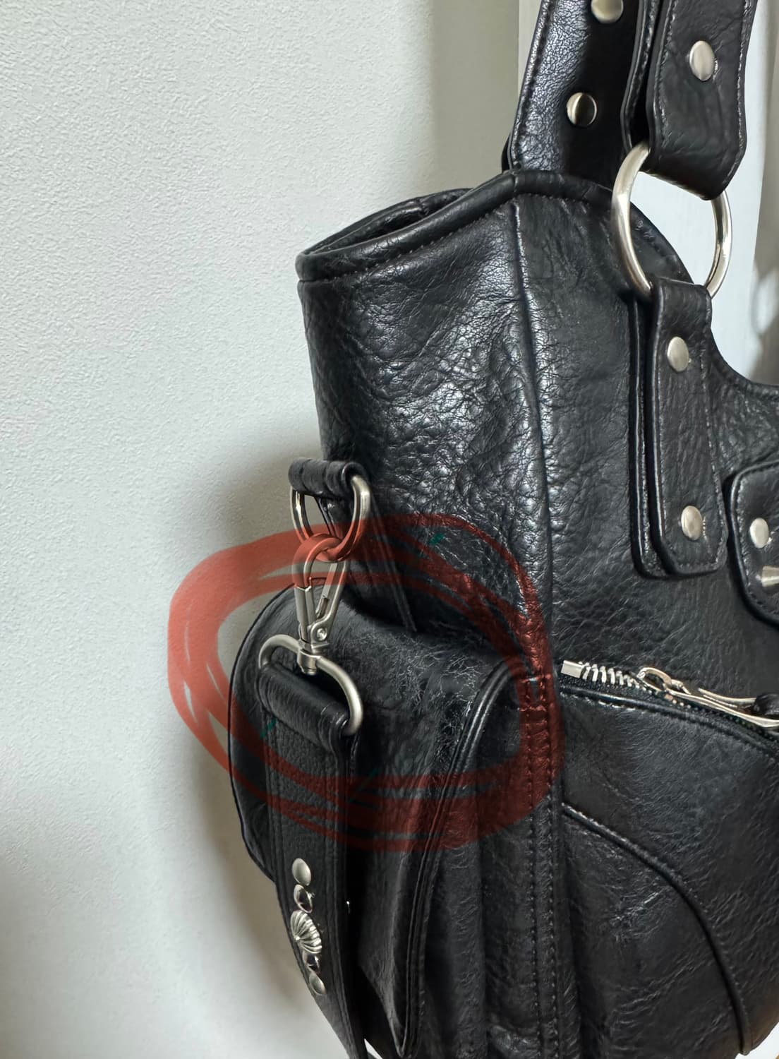 이우가마카라스 스터디드 레더 숄더 백 + 스터디드 스트랩 상품이미지4