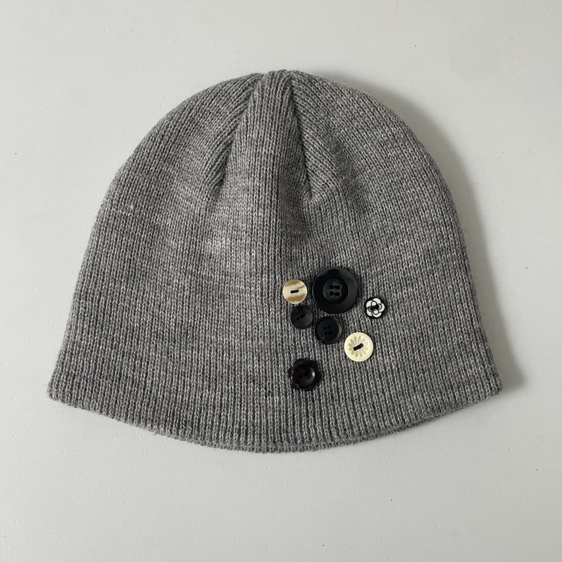 [새상품] button point gray beanie y2k 상품이미지1