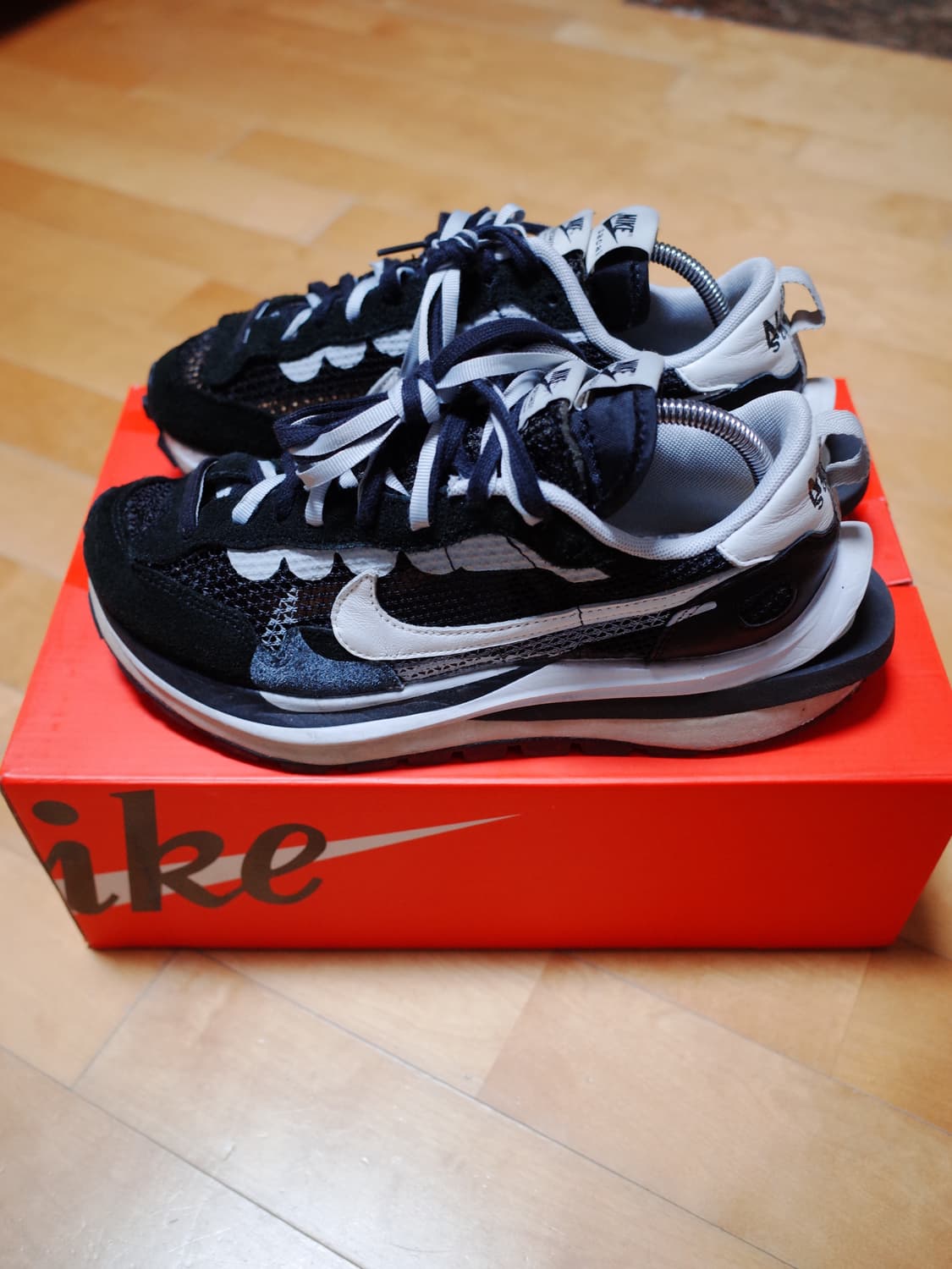 [260] 나이키 x 사카이 베이퍼와플 블랙 화이트 상품이미지2