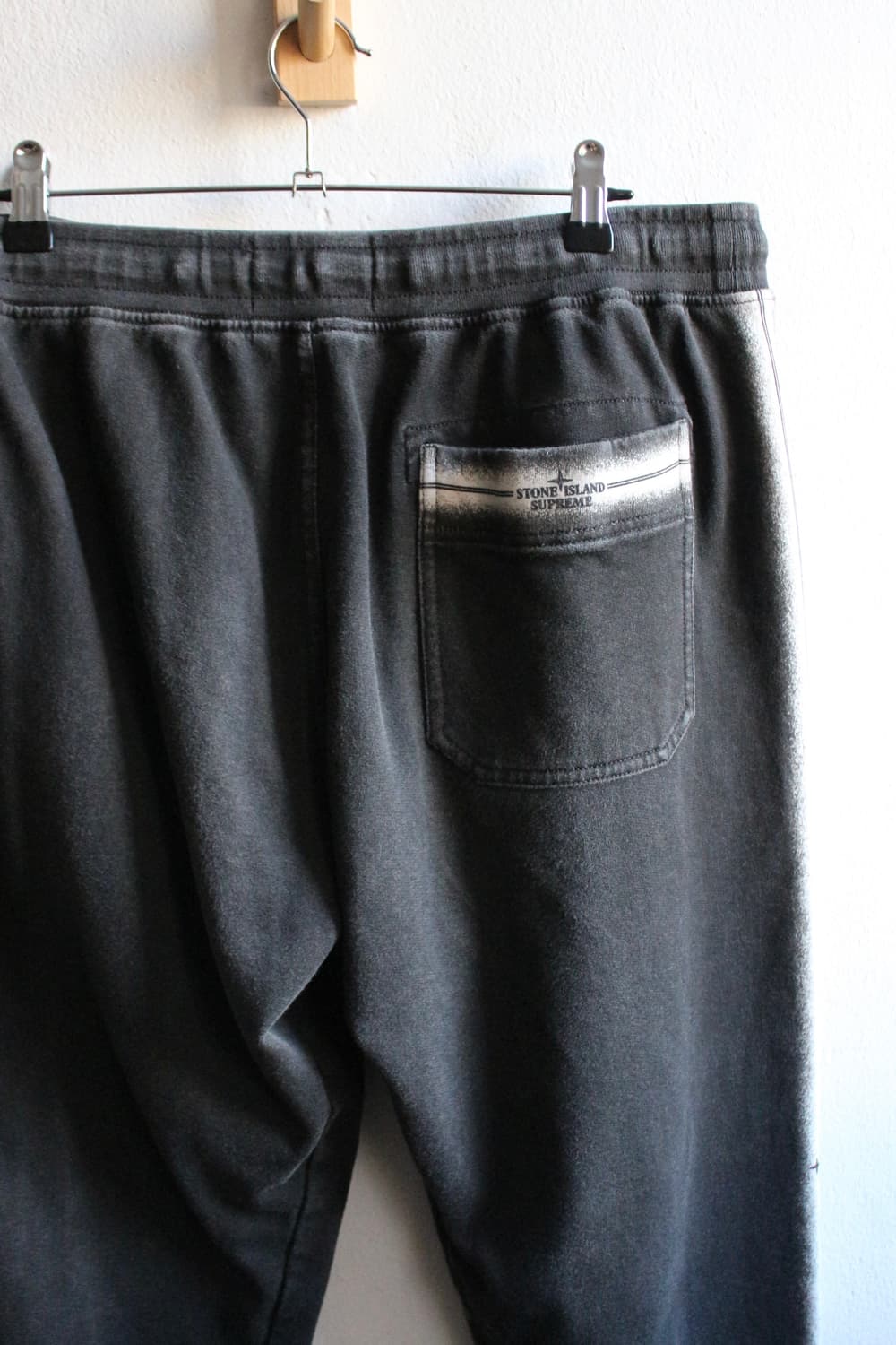 슈프림 x 스톤아일랜드 스트라이프 스웻 팬츠 상품이미지3