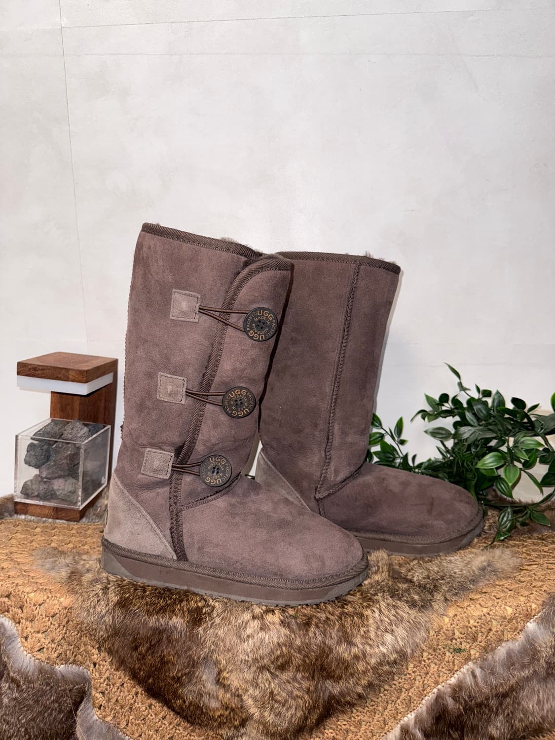 UGG bailey button triplet boots  상품이미지4