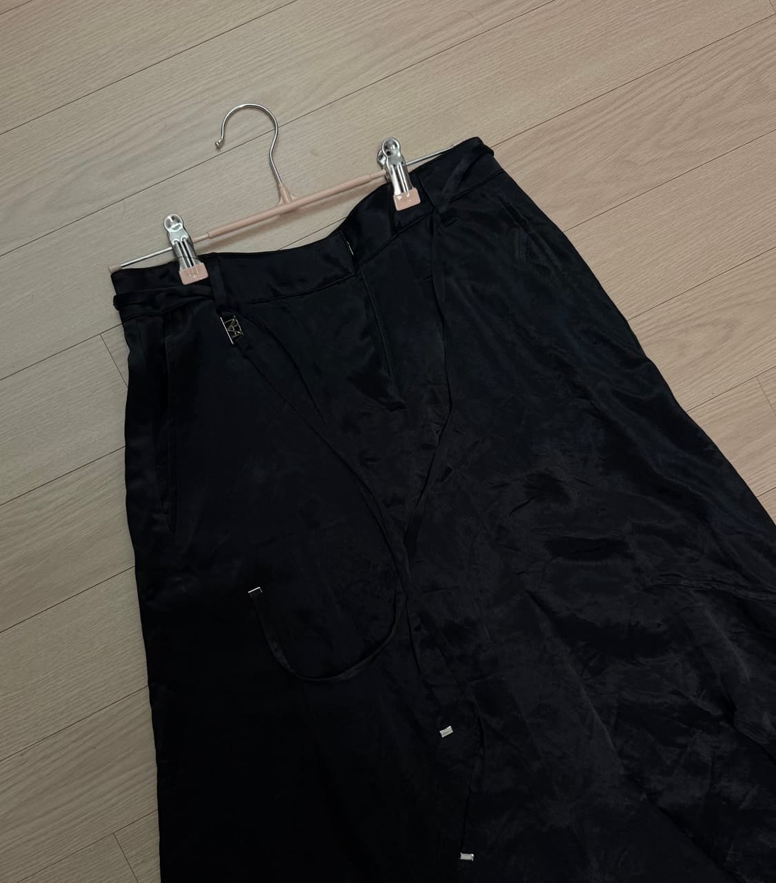 트리밍버드 소프트 드레이프 새틴 스커트 블랙 2사이즈 상품이미지7