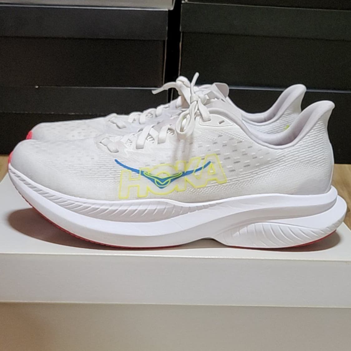 호카 270 마하6 화이트 님버스 클라우드 상품이미지1
