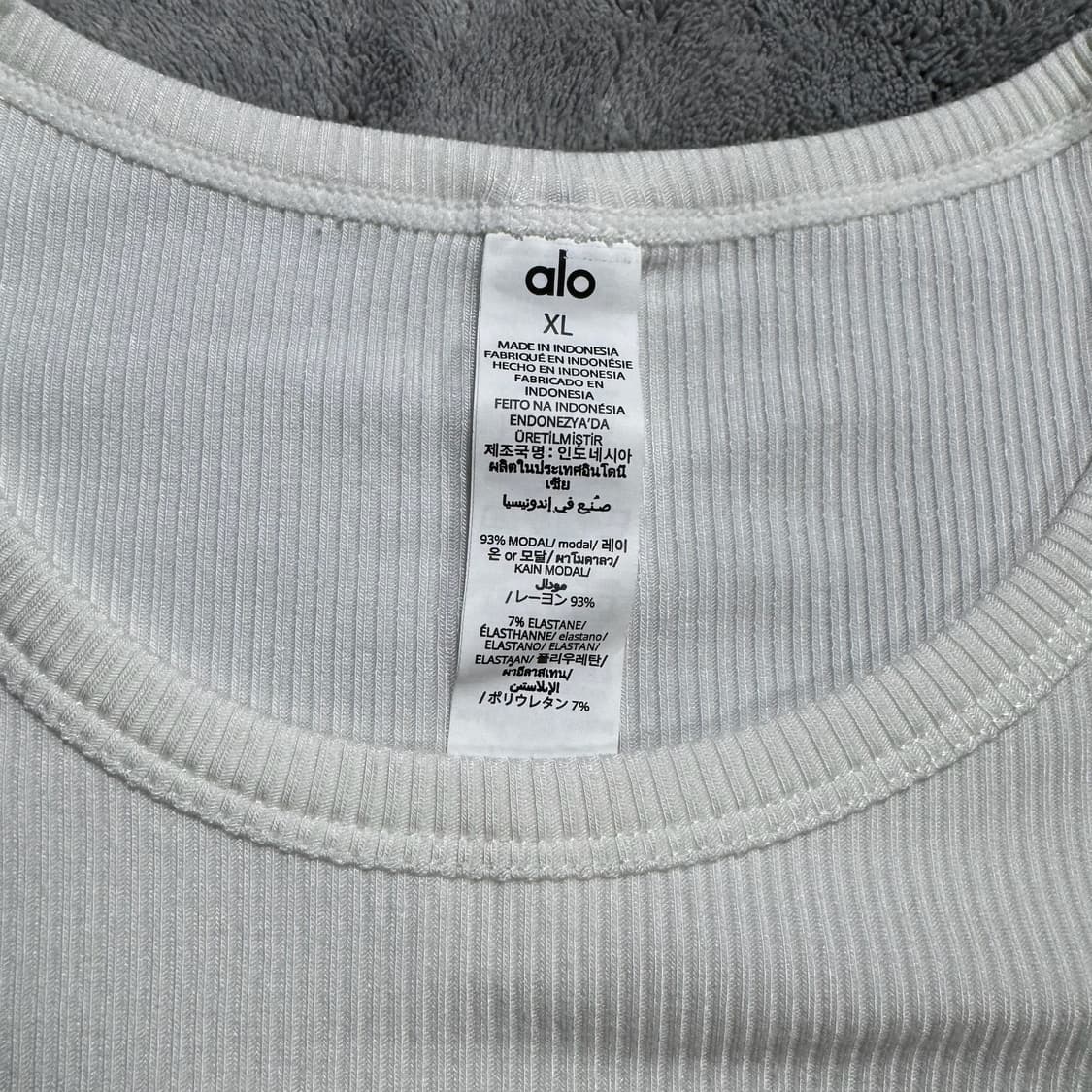 alo yoga 화이트 롱슬리브 상품이미지5