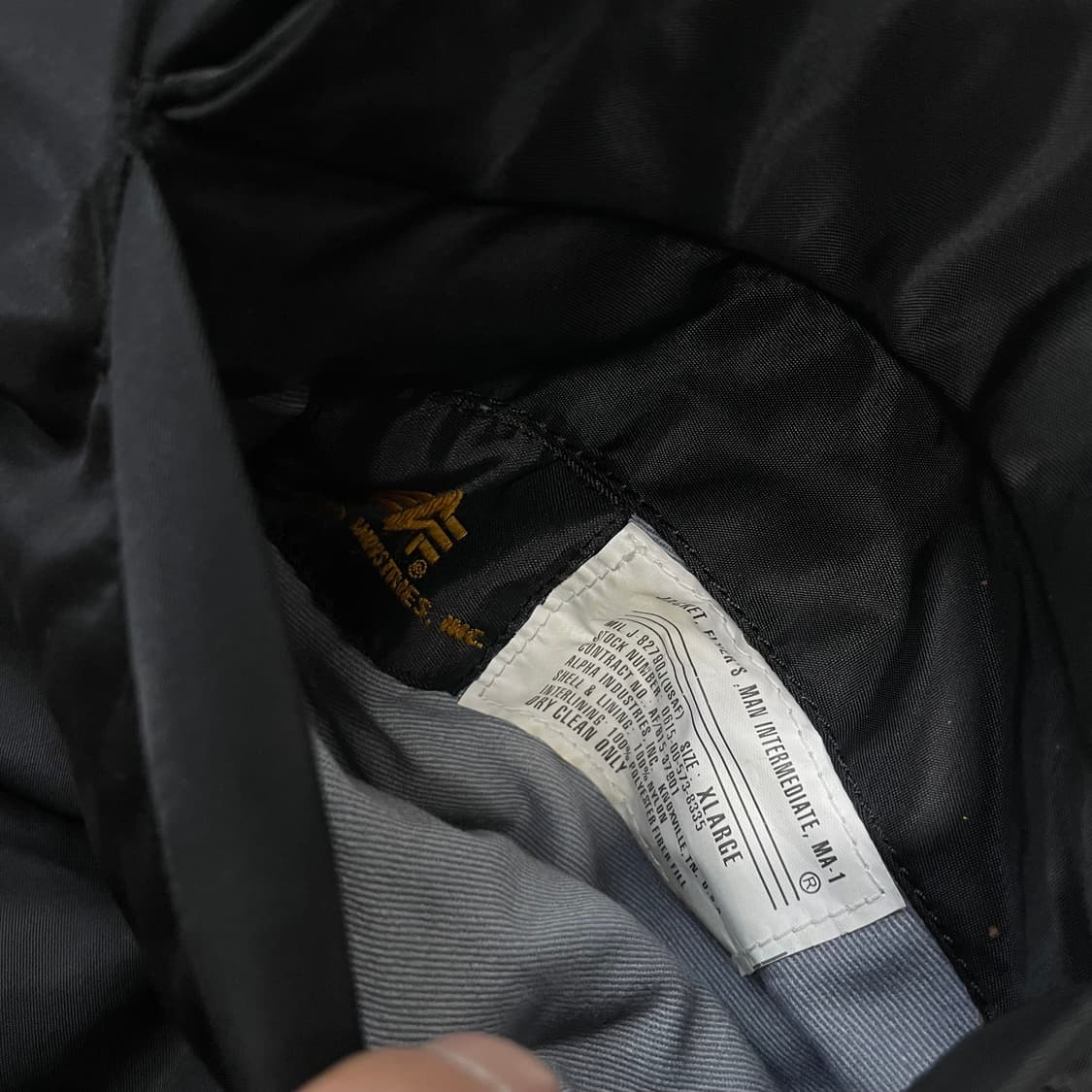 알파인더스트리 ma-1 플라이트 봄버 자켓 블랙 상품이미지4