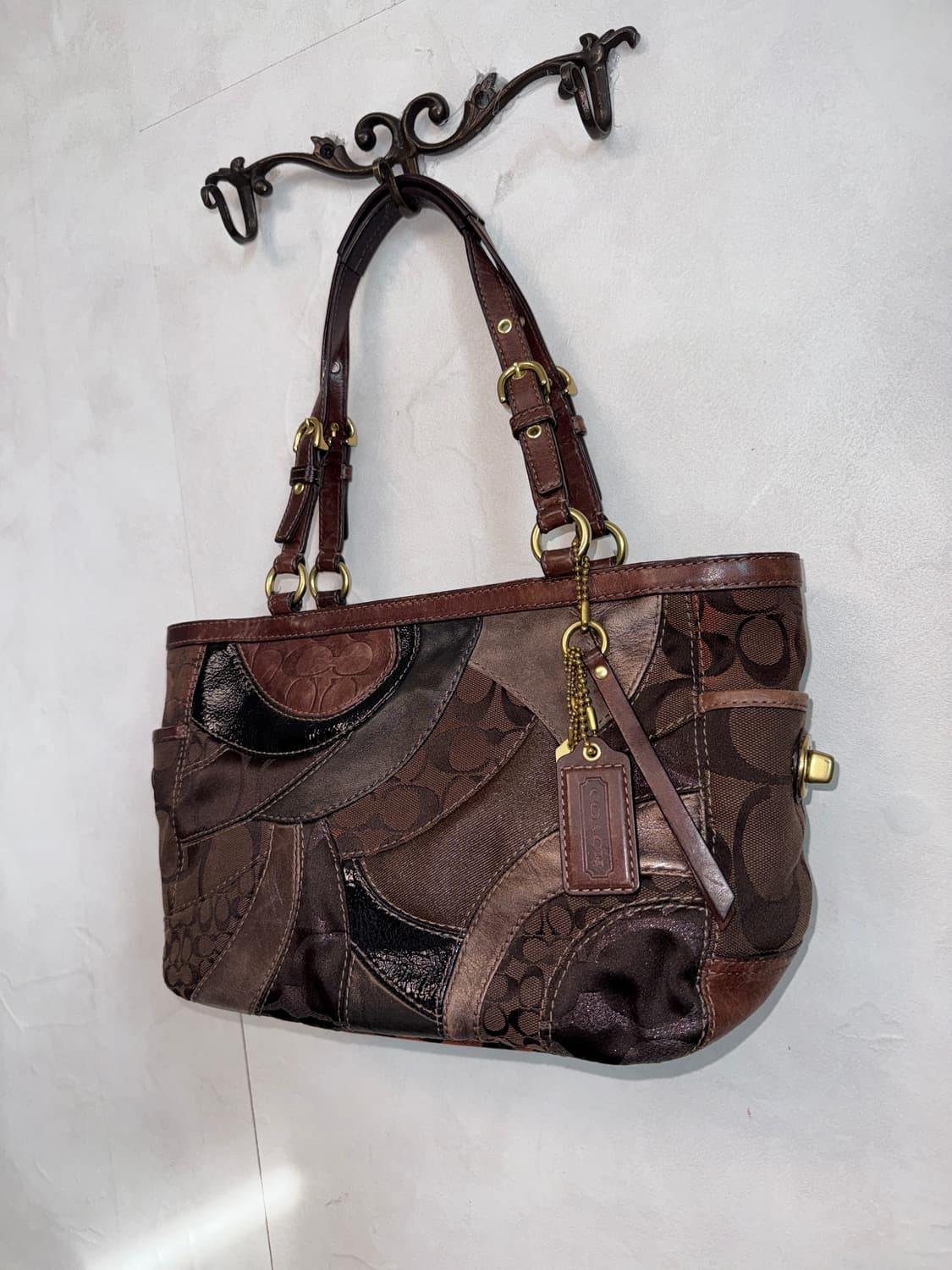 Coach brown multi pattern patchwork 숄더백 상품이미지3
