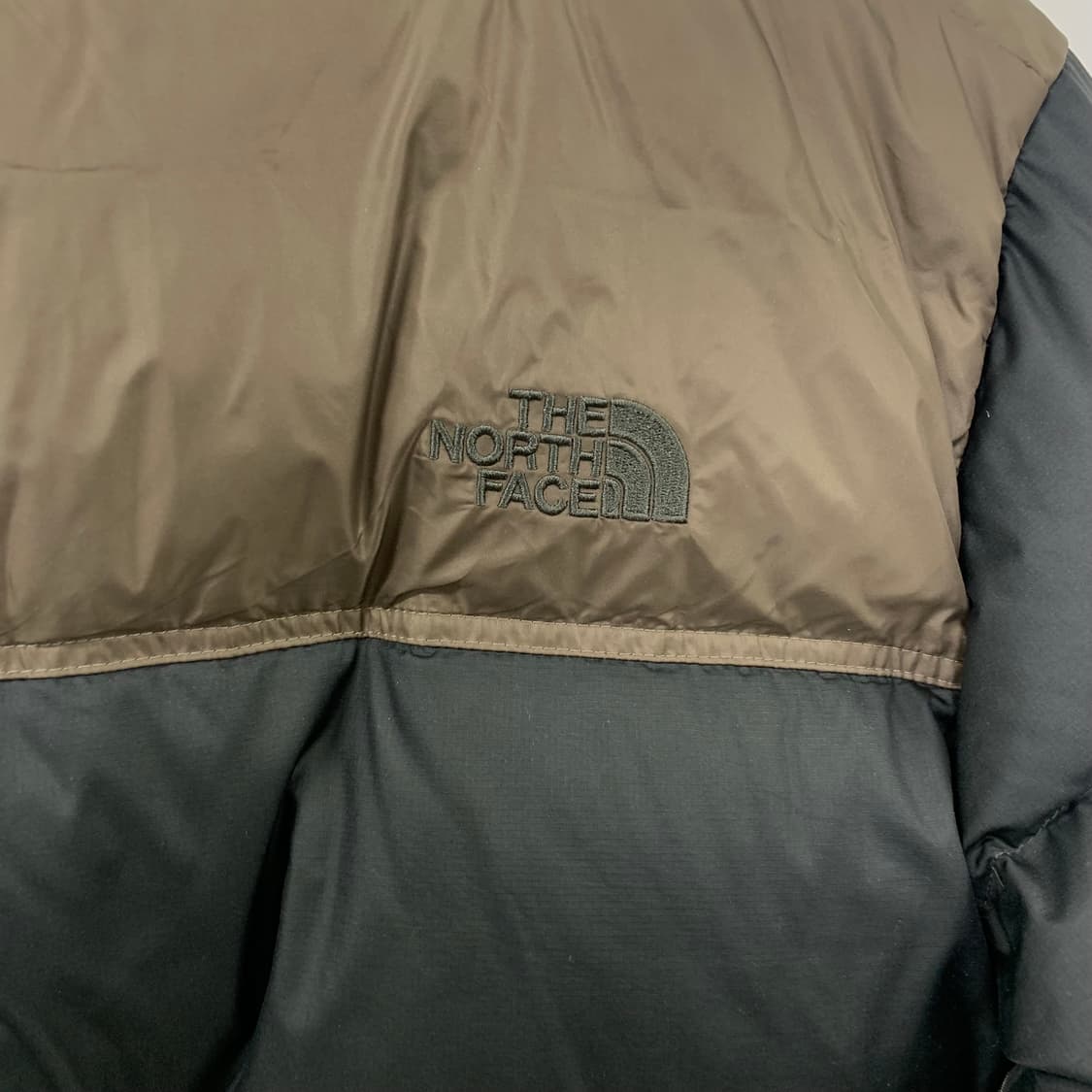 노스페이스 신형 눕시 브라운 배색 패딩 상품이미지5