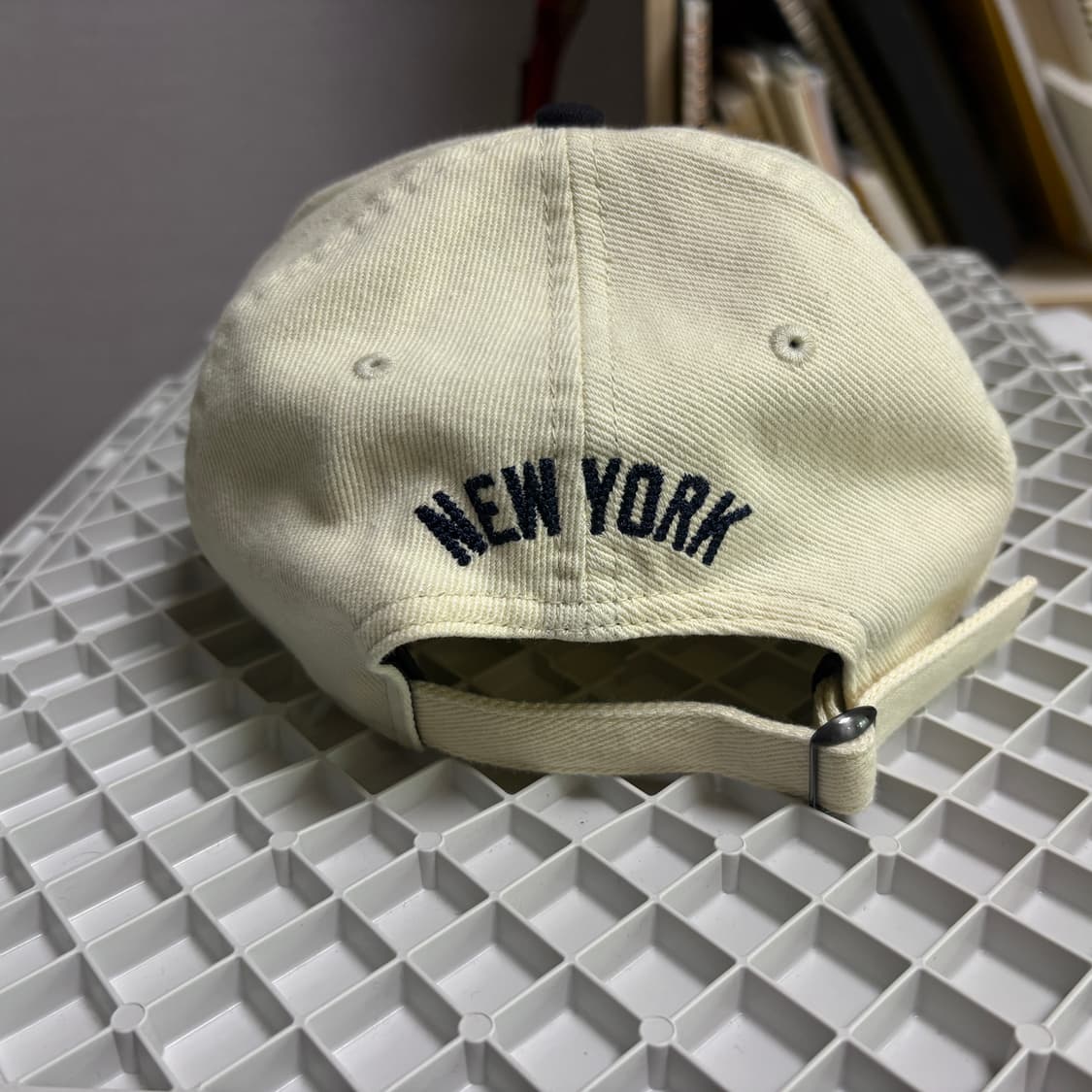 (크림보다 12000원 싸다!)뉴에라 MOMA 양키스 캡 상품이미지3