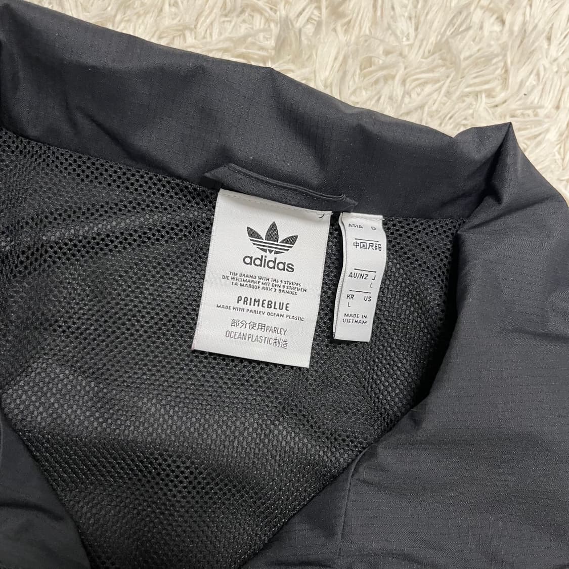 Adidas black lock-up windbreaker 상품이미지6