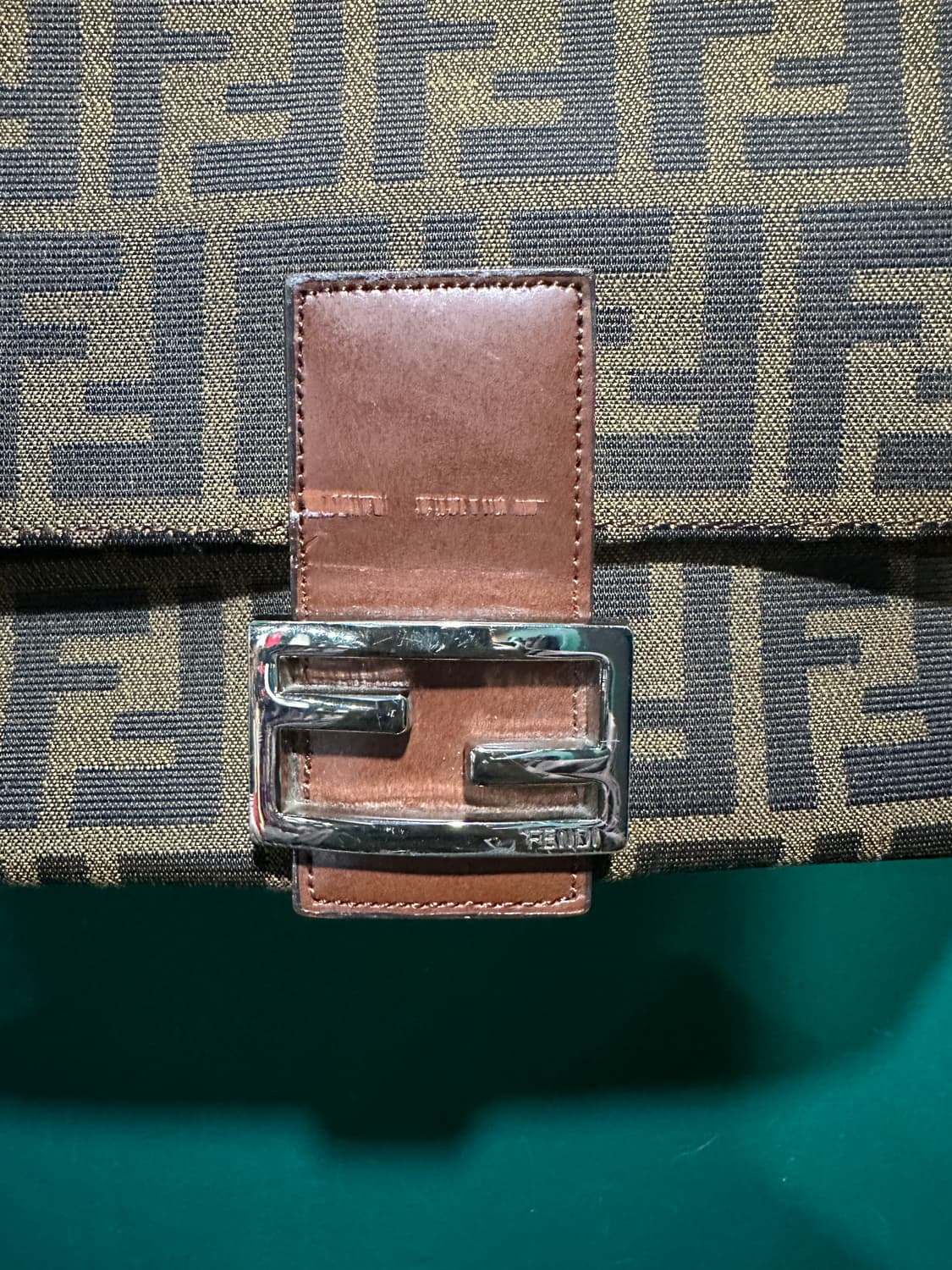 펜디 주카 바게트백 상품이미지2