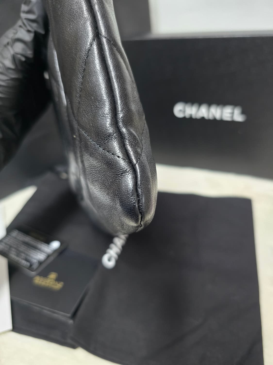 샤넬19뉴미듐클러치백 정품 상품이미지6