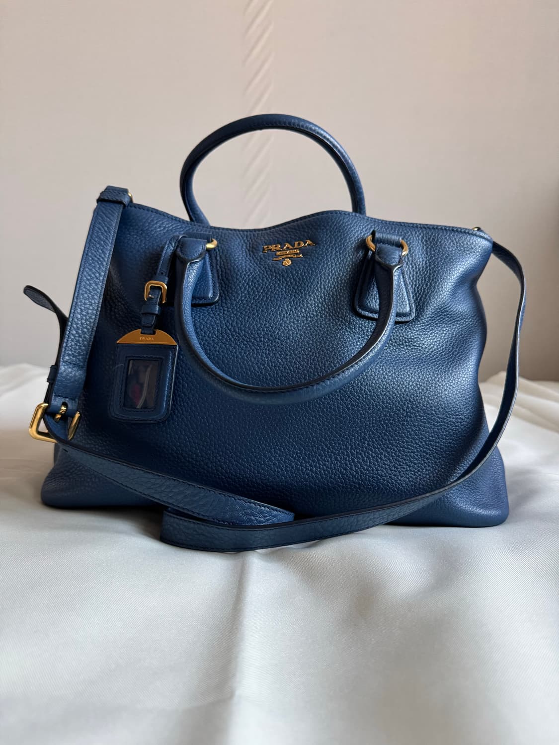 프라다 비텔로 다이노 레더 토트백 상품이미지1