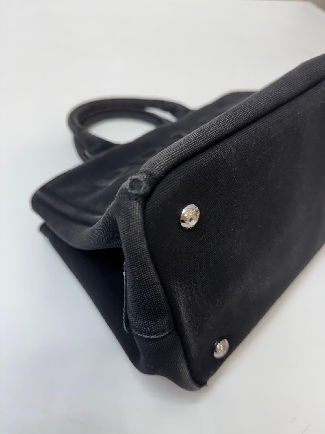 Prada 프라다 엠보스드 로고 캔버스 토트백 상품이미지8