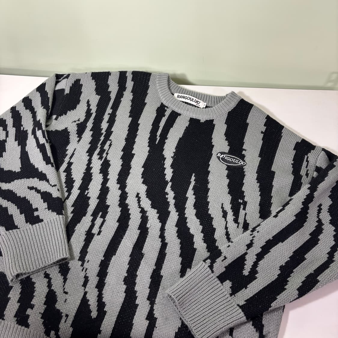 M BANGOULUO 검회 루즈오버핏 얼룩말패턴 라운드니트 상품이미지1