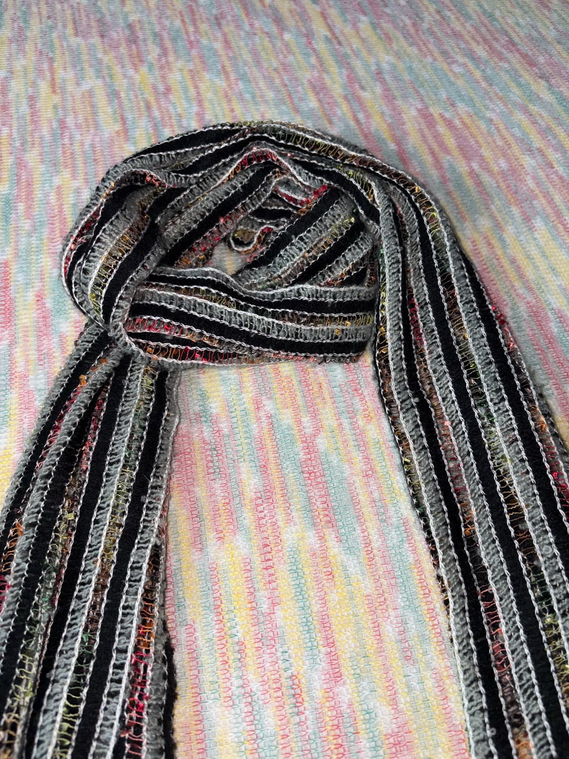 블랙 그레이 포인트 머플러 상품이미지5