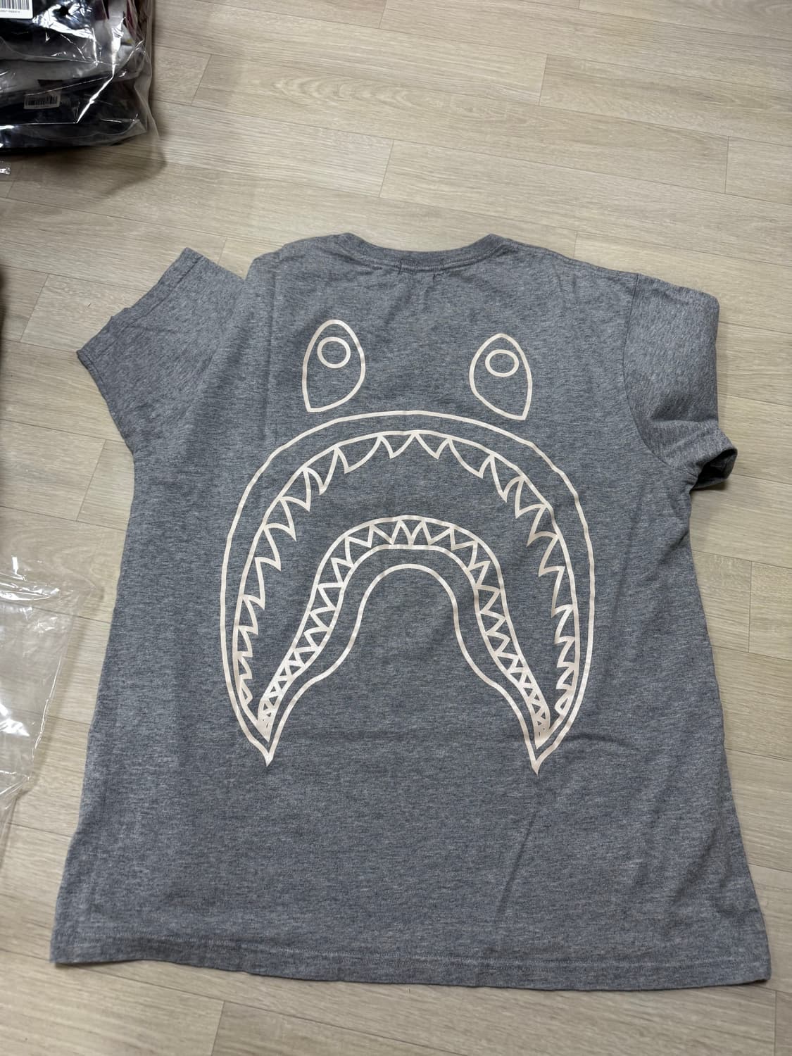 [xl] 베이프 그레이 샤크 포켓 반팔 티셔츠 상품이미지1