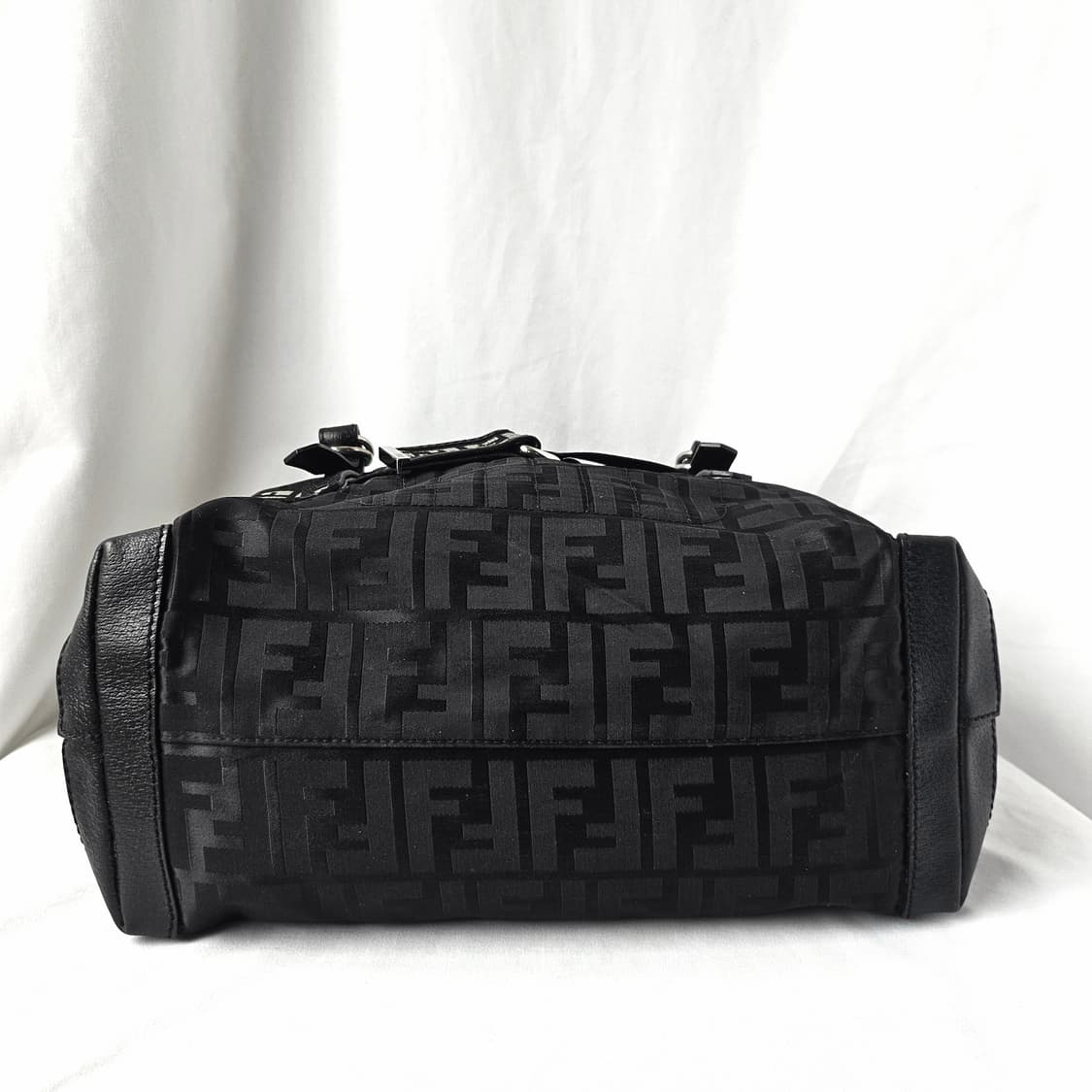 [정품 FENDI] 펜디 블랙 주카 토트백 상품이미지8