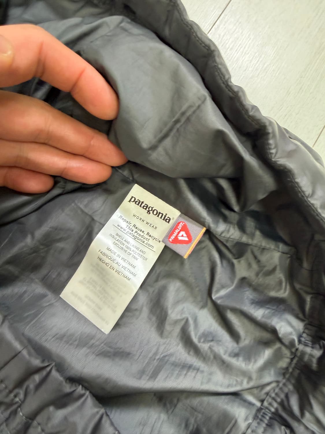 파타고니아 나노퍼프 자켓 M 사이즈 차콜색상  상태 9.7/10  사진찍 상품이미지4