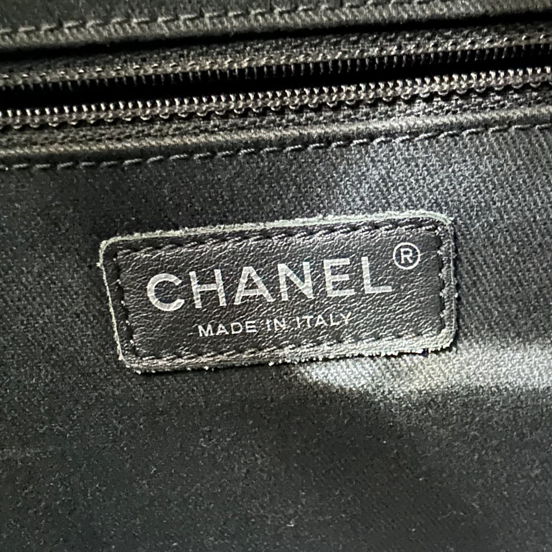 샤넬 퀼티드 딜리버리 라지백 상품이미지4