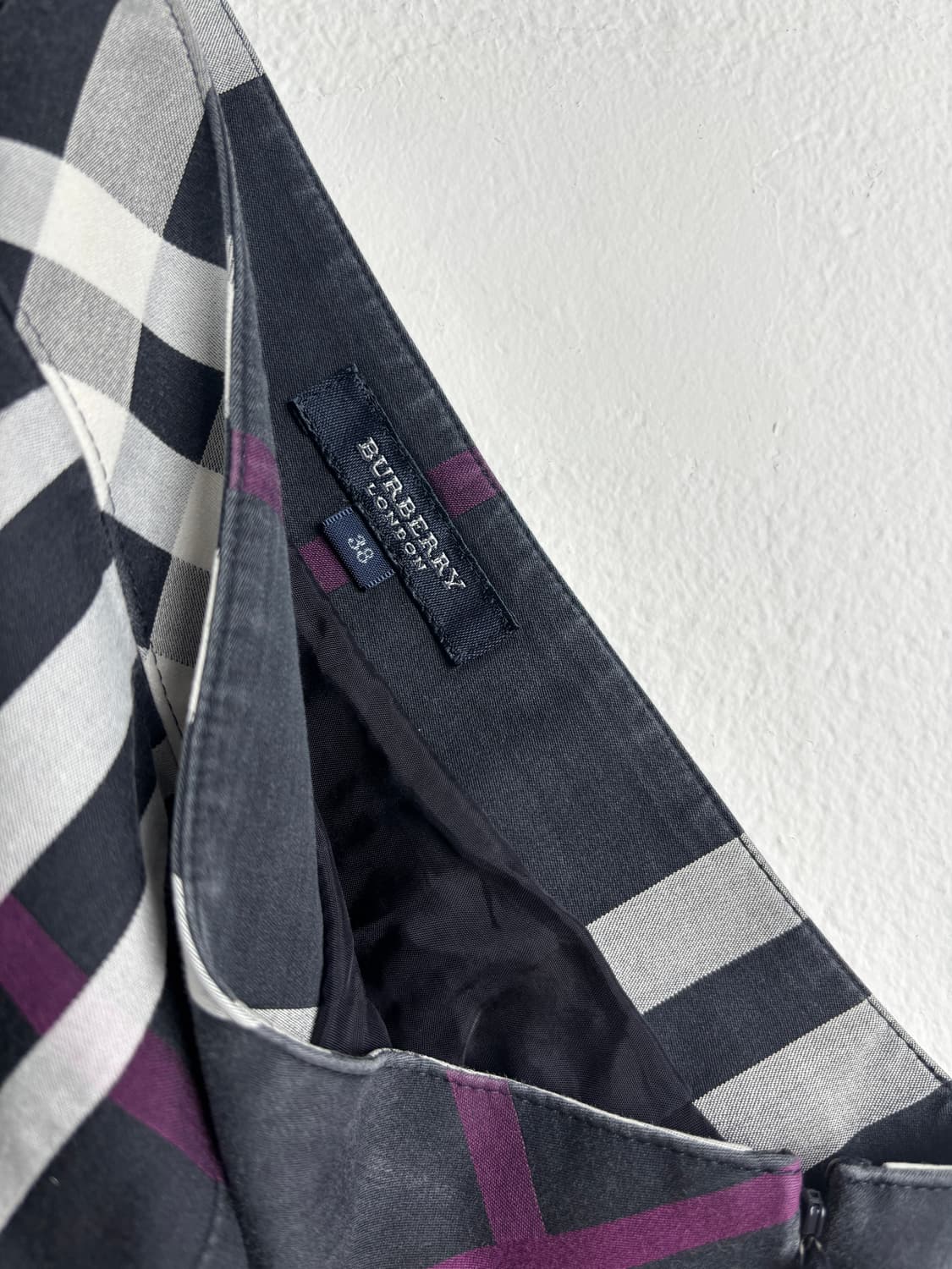 Burberry 00’s Navy Nova Check Skirt 상품이미지3