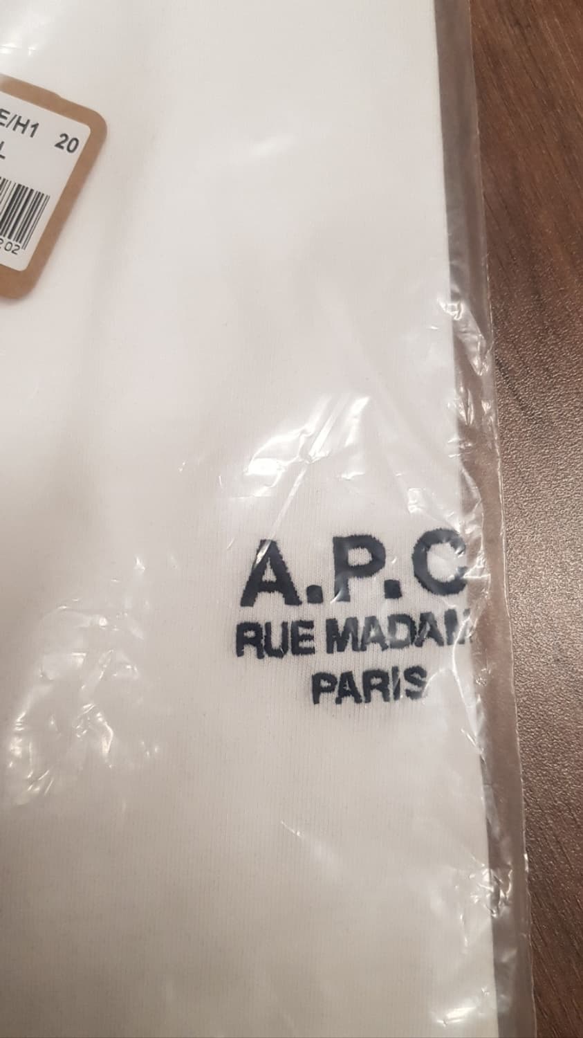 🔥[무료배송/새상품]🔥APC 아페쎄 스몰로고 반팔티 상품이미지1