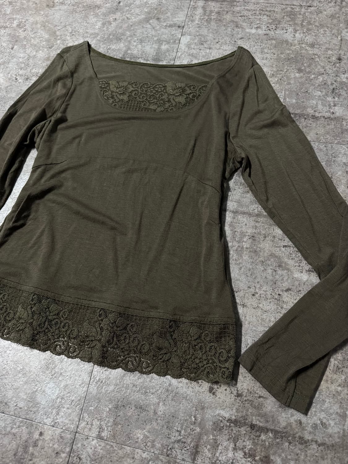 와이넥 레이스 디테일 롱 슬리브 티 상품이미지3