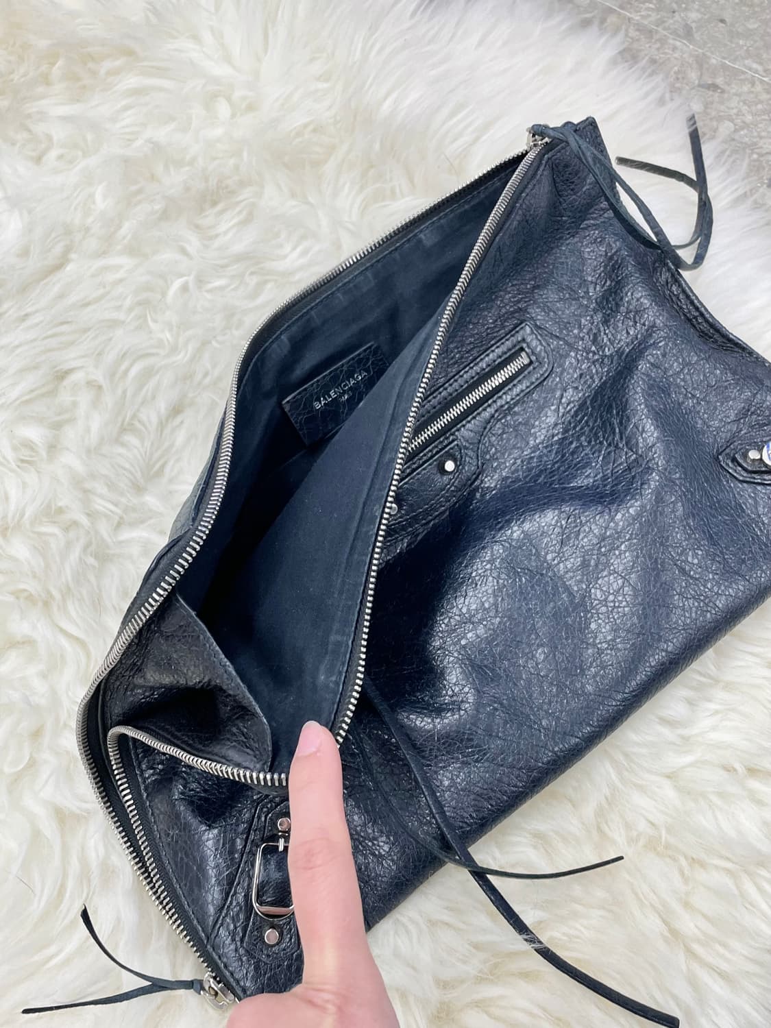 발렌시아가 시티 모터 클러치 백 상품이미지4